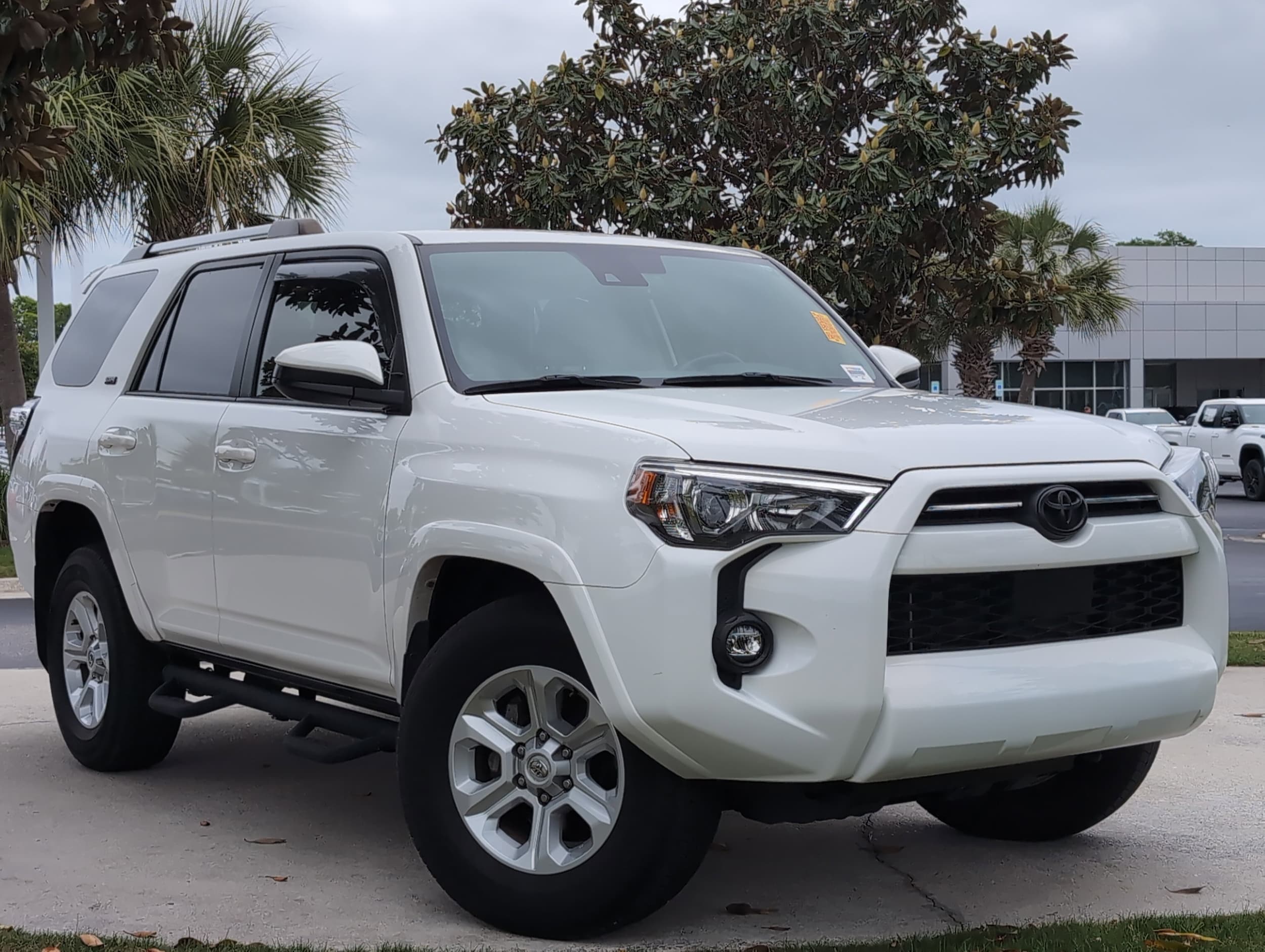 2022 Toyota 4Runner SR5 photo 2