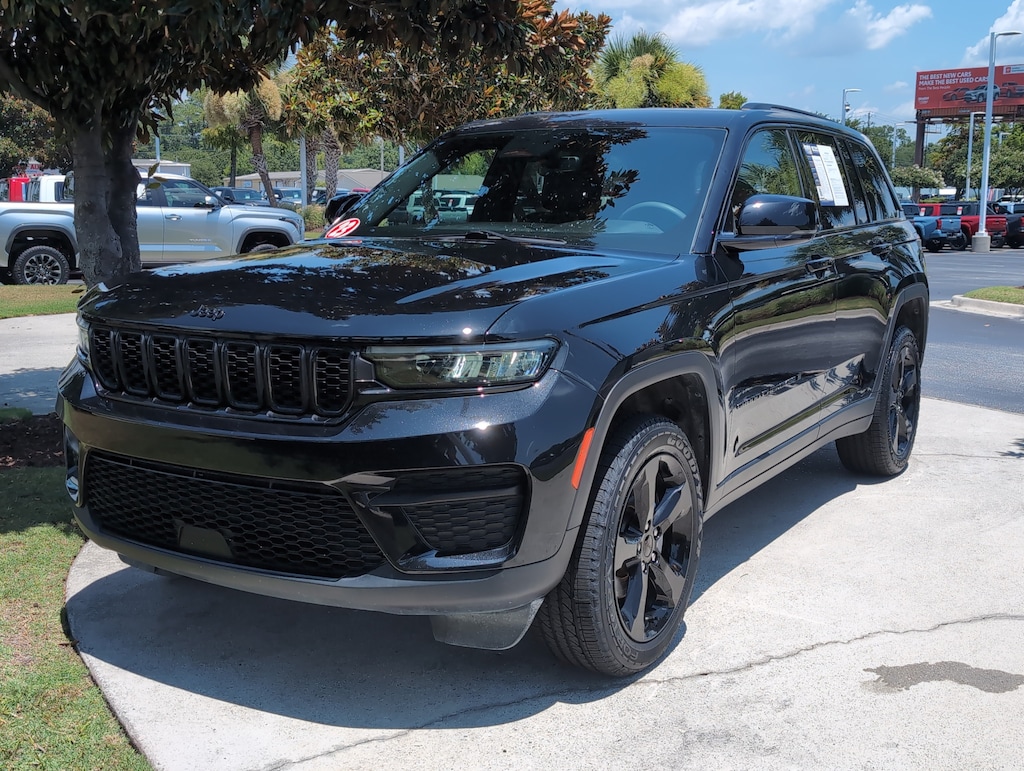 Used 2023 Jeep Grand Cherokee Altitude SUV