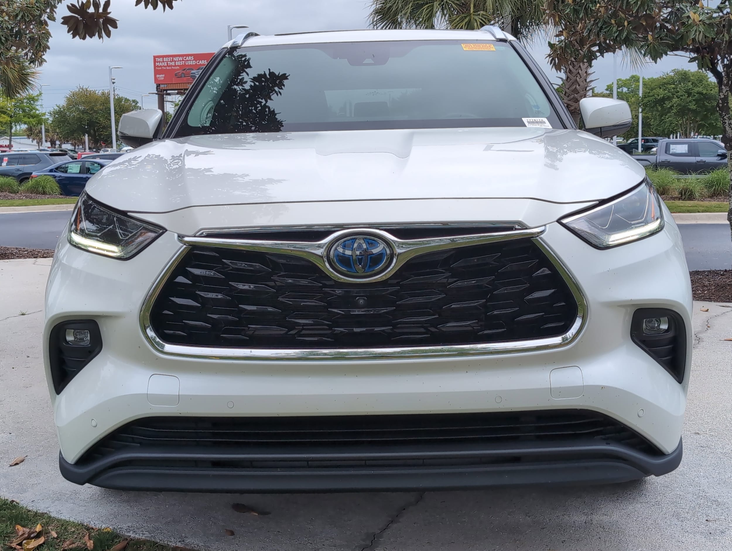 2021 Toyota Highlander Hybrid Limited photo 2