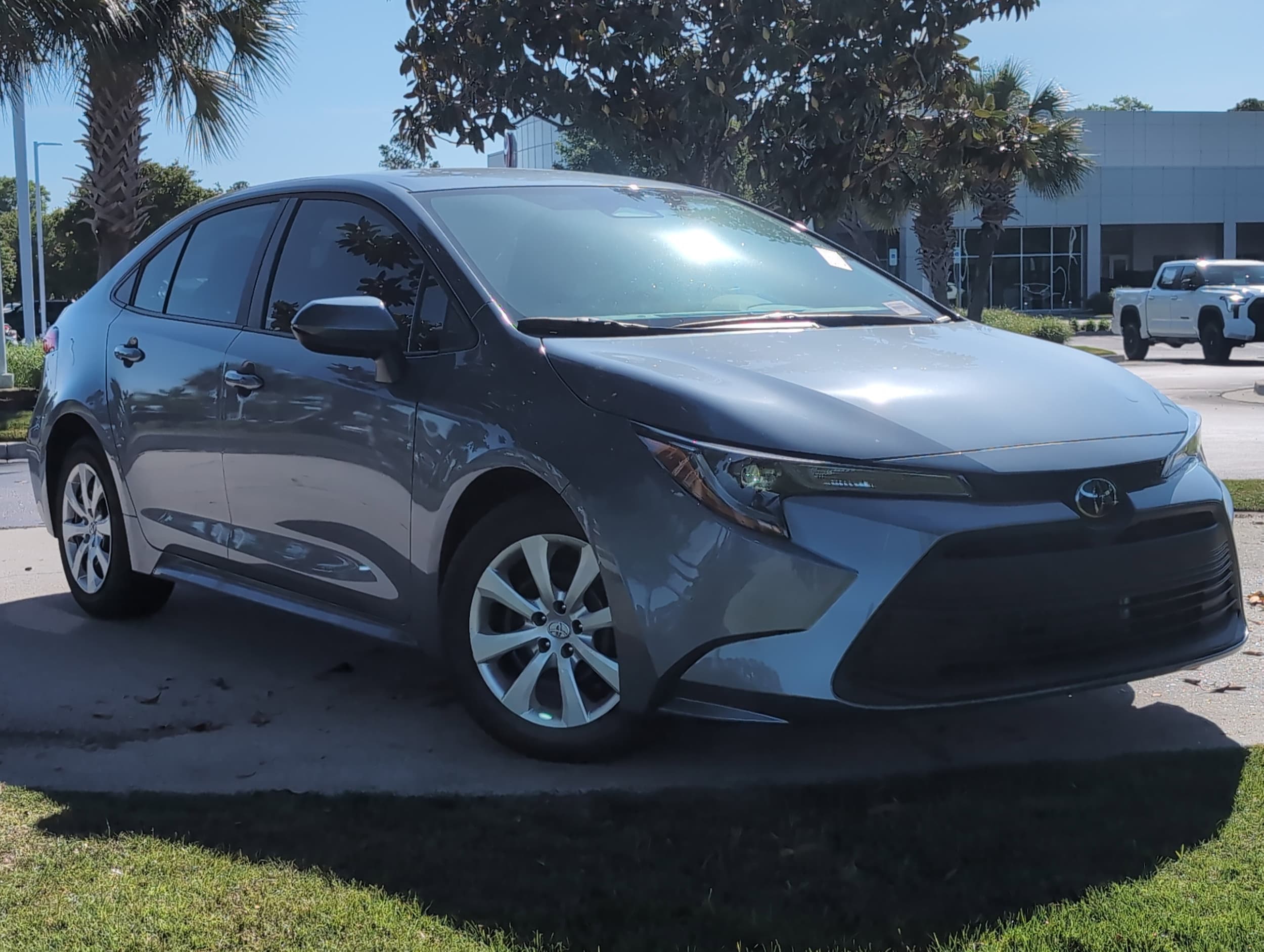 2023 Toyota Corolla LE photo 2