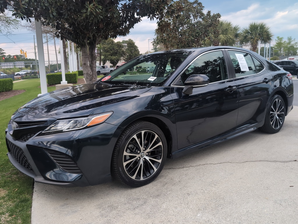 Used 2019 Toyota Camry SE Sedan