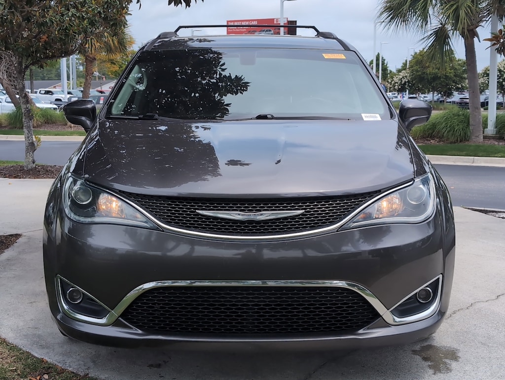 Used 2017 Chrysler Pacifica Touring-L Minivan