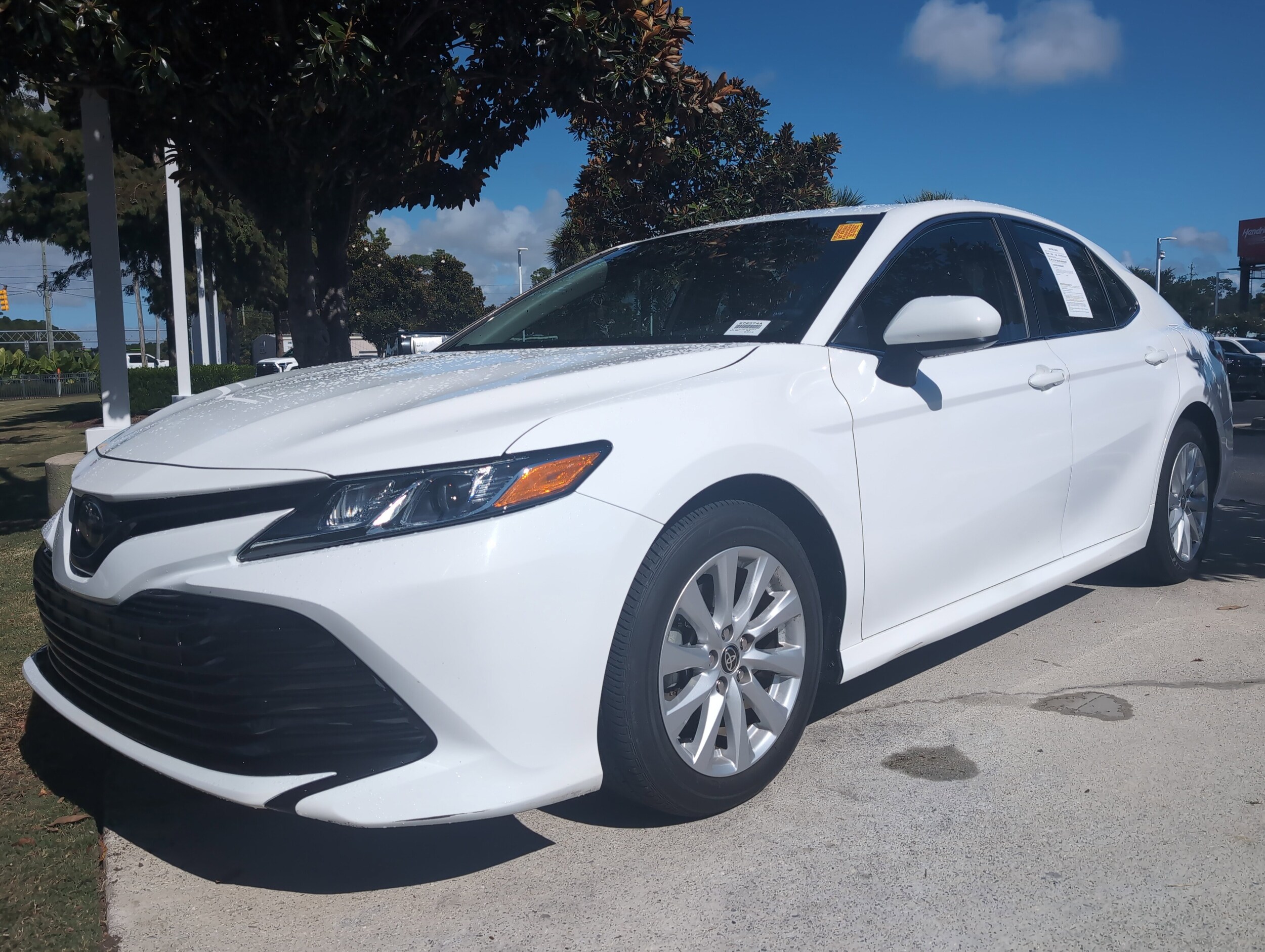 2020 Toyota Camry LE photo 3