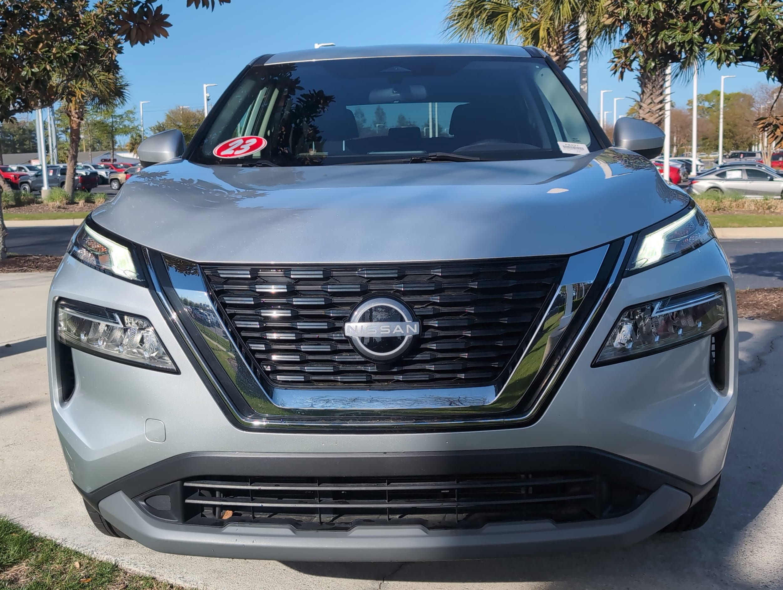 2023 Nissan Rogue SV photo 2