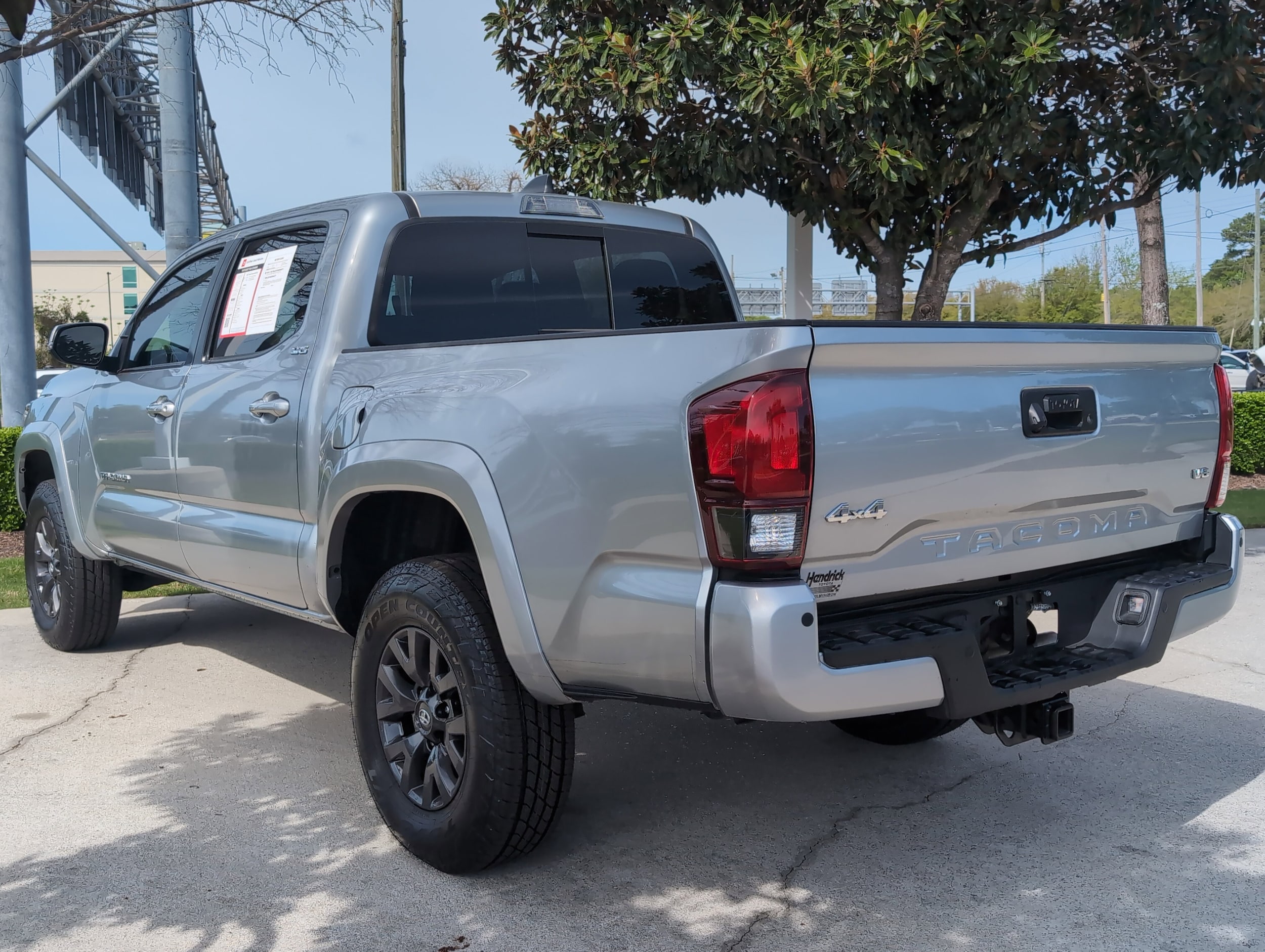 2023 Toyota Tacoma 4WD SR5 photo 3