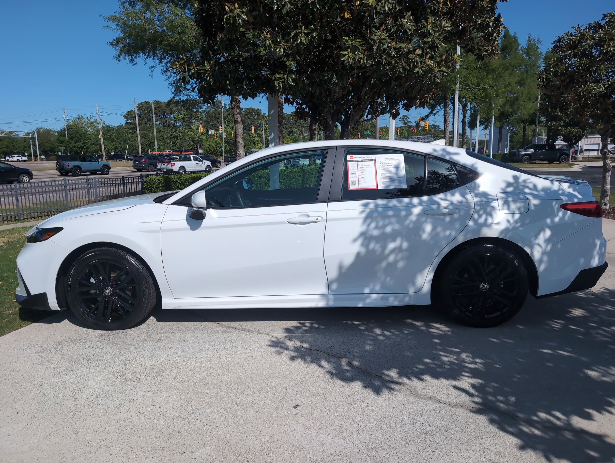 2025 Toyota Camry SE photo 6