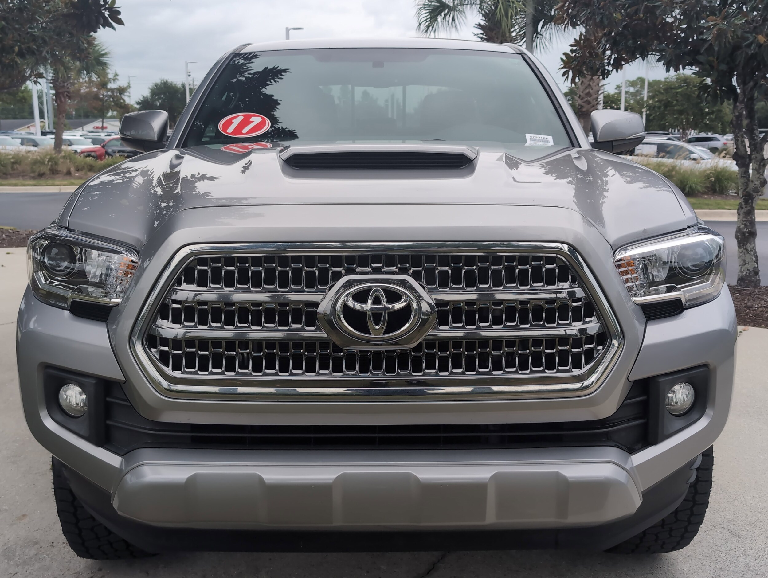 2017 Toyota Tacoma TRD Sport photo 3