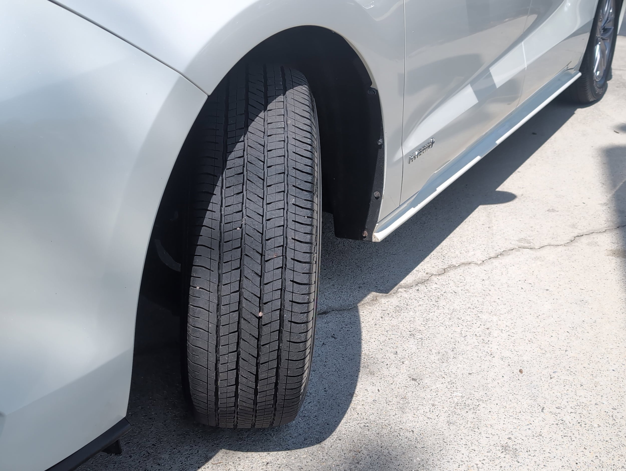 2021 Toyota Sienna XLE photo 3