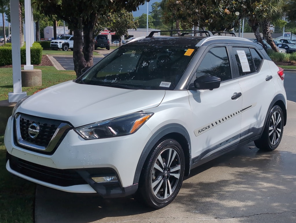 Used 2018 Nissan Kicks SR SUV
