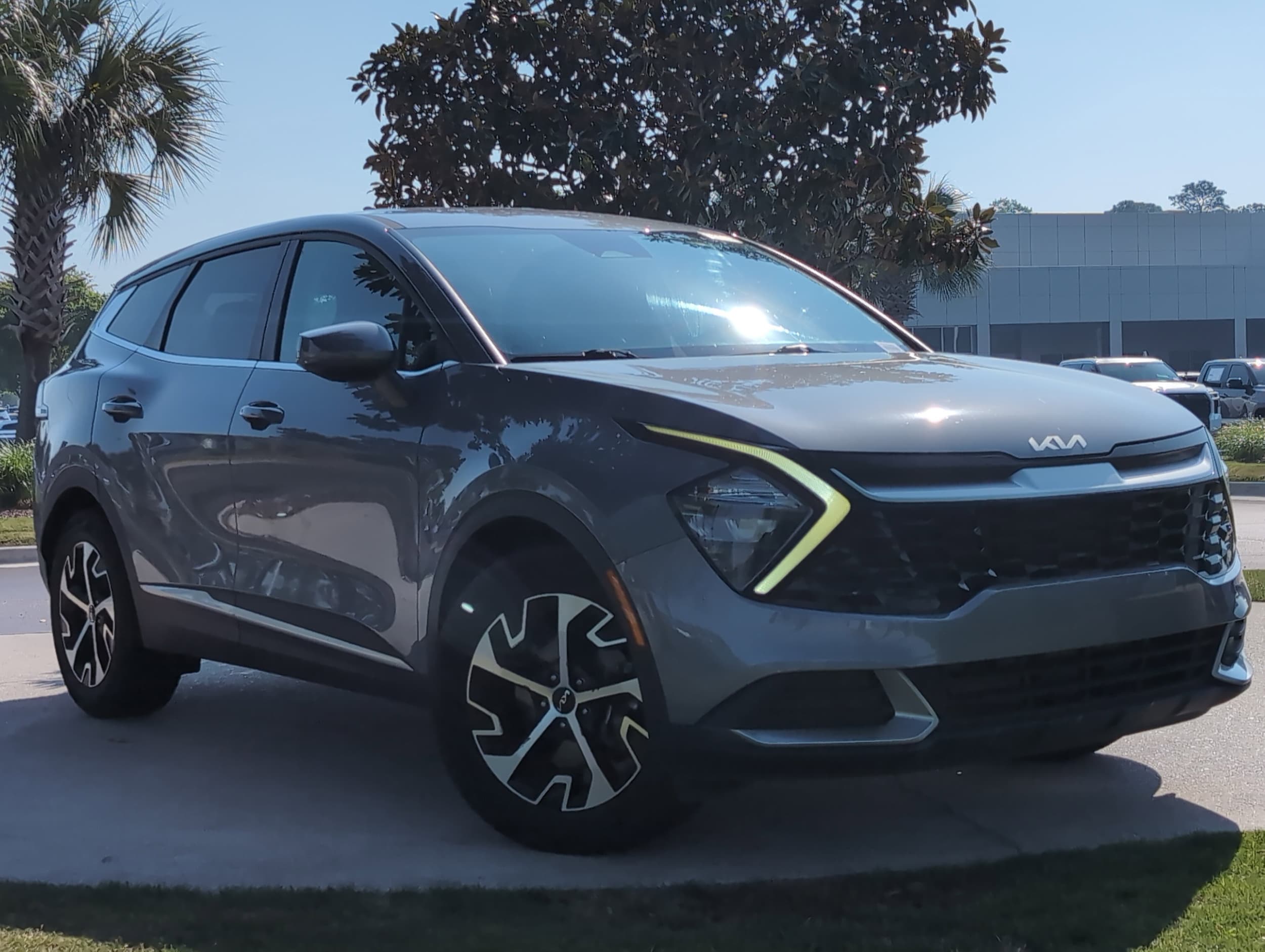 2023 Kia Sportage EX photo 2