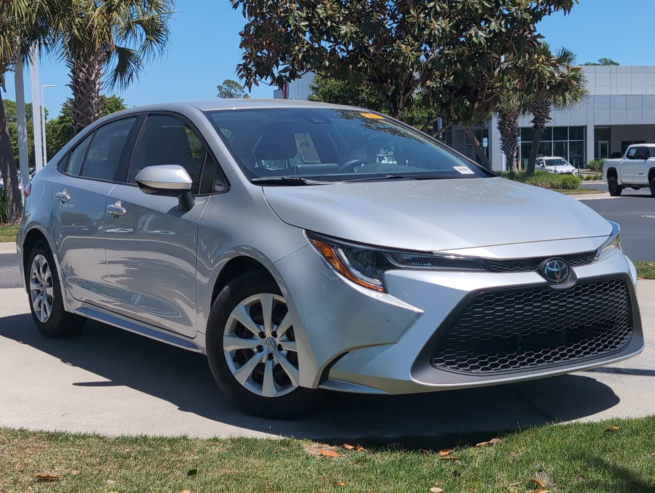2021 Toyota Corolla LE photo 2