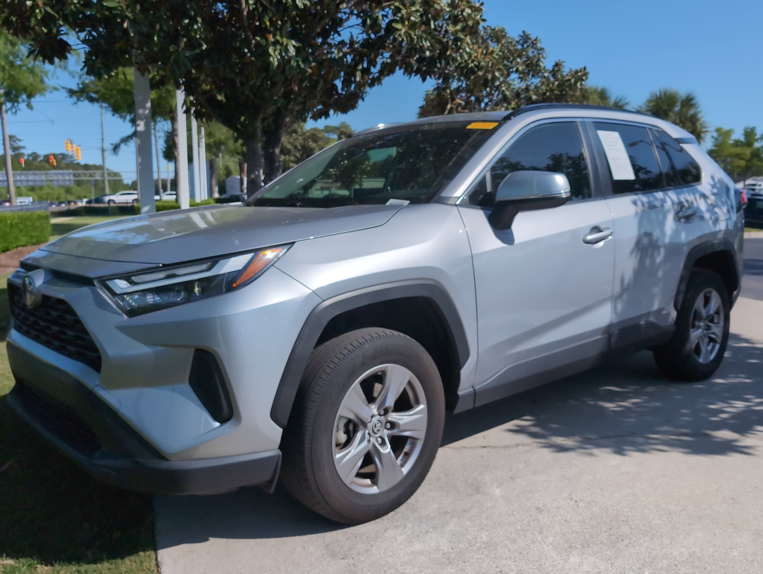 2023 Toyota RAV4 Hybrid XLE photo 5