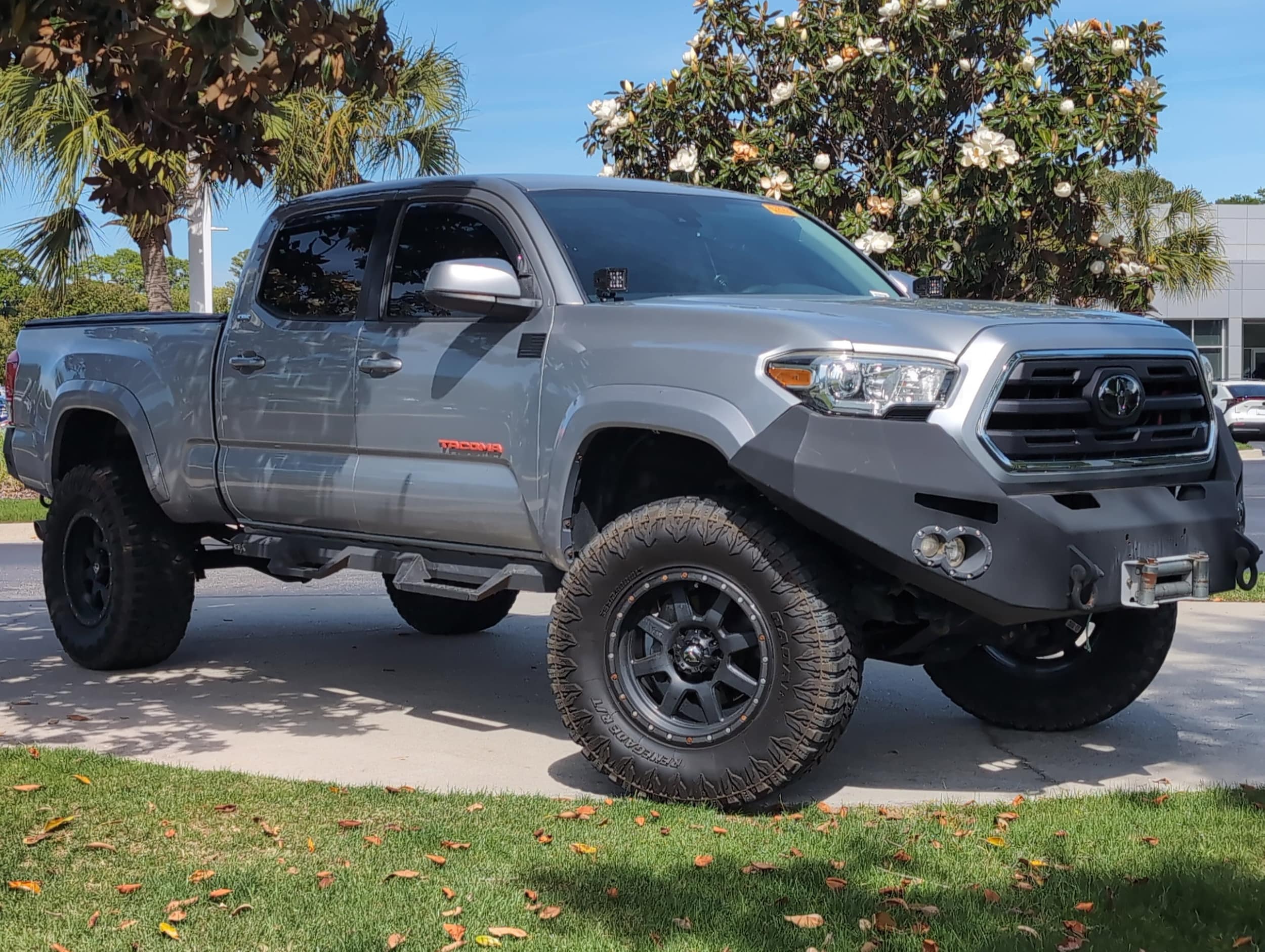 2018 Toyota Tacoma SR5 photo 2