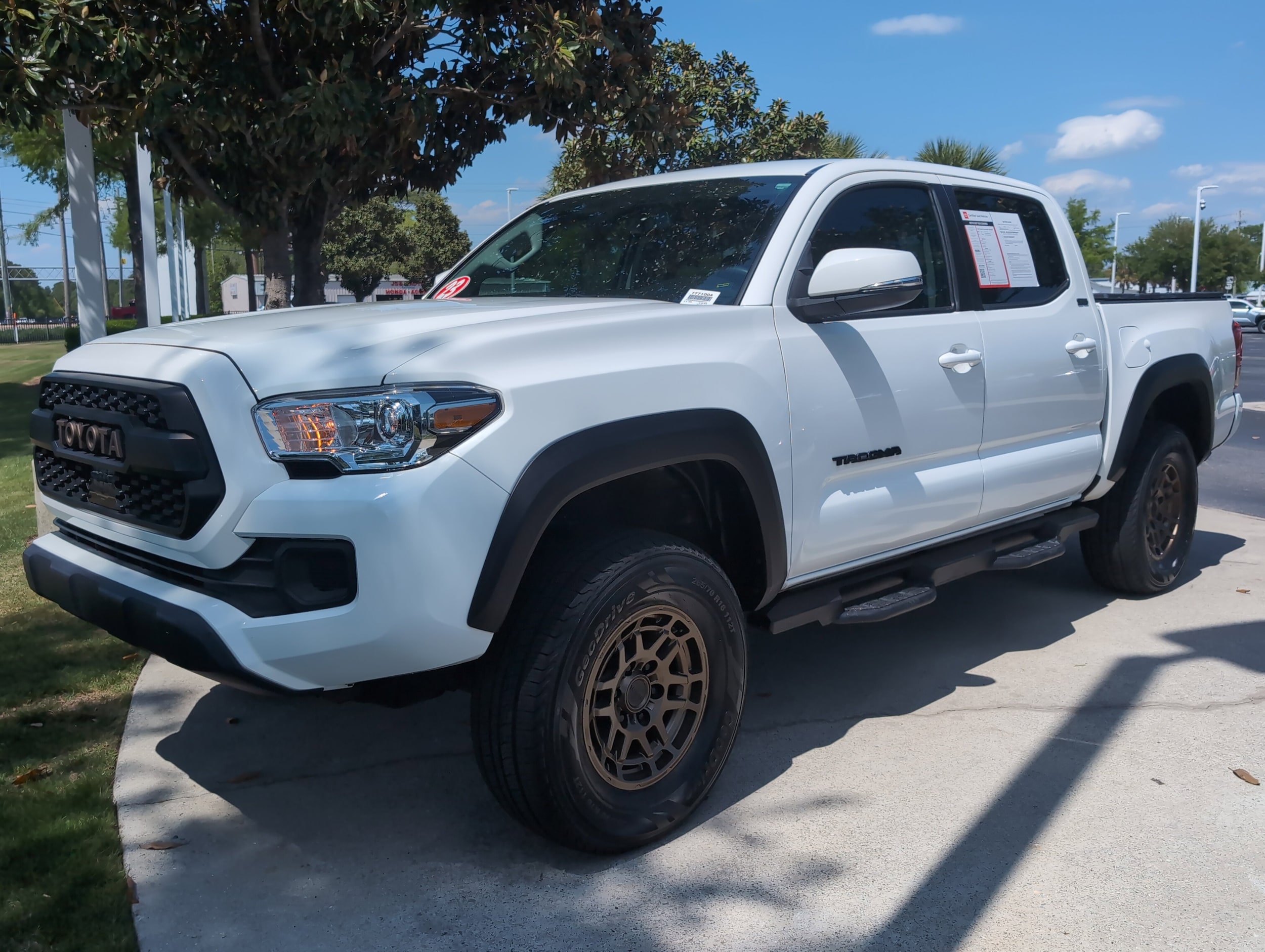 2023 Toyota Tacoma 4WD Trail Edition photo 4
