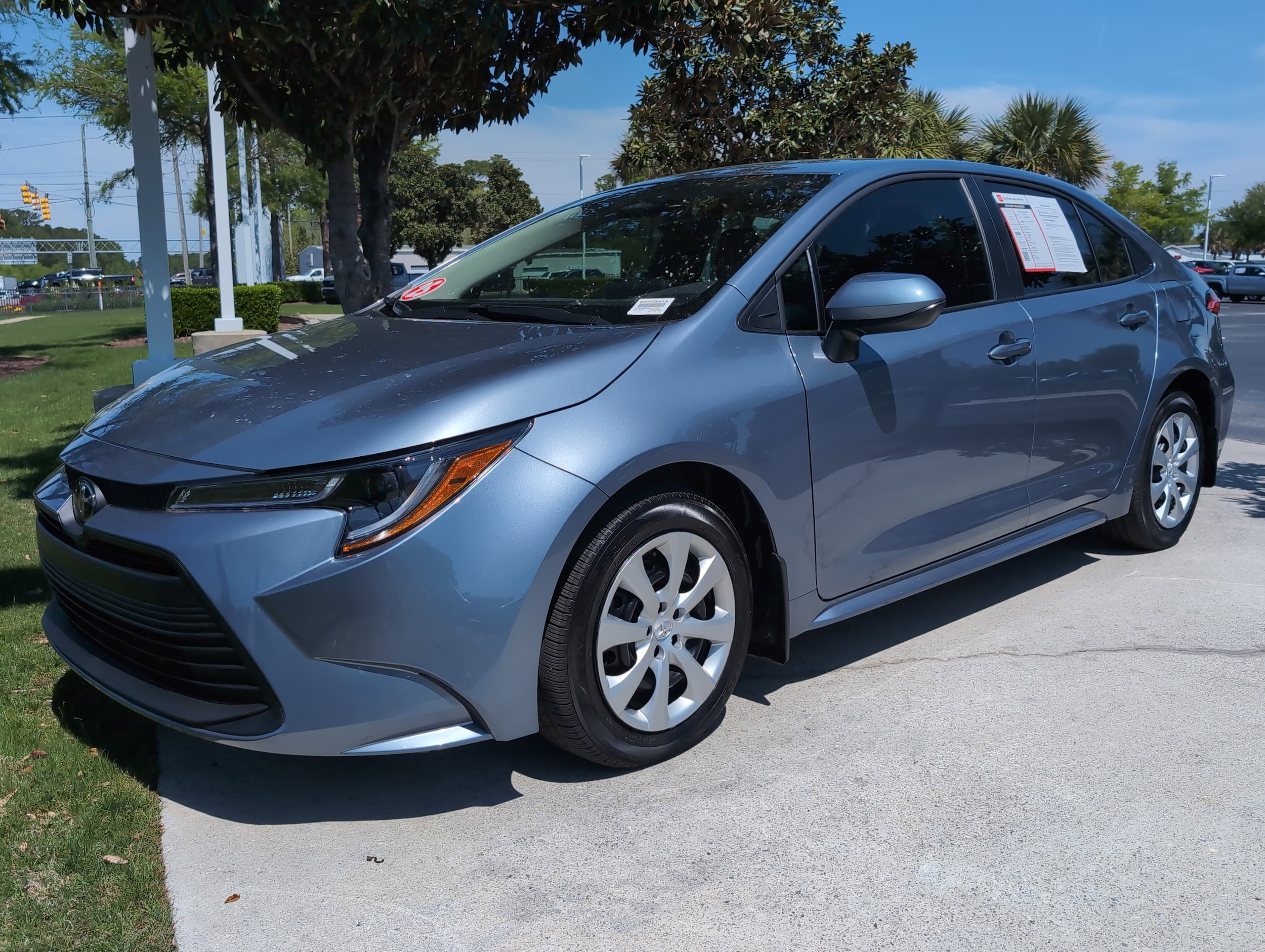 2025 Toyota Corolla LE photo 4