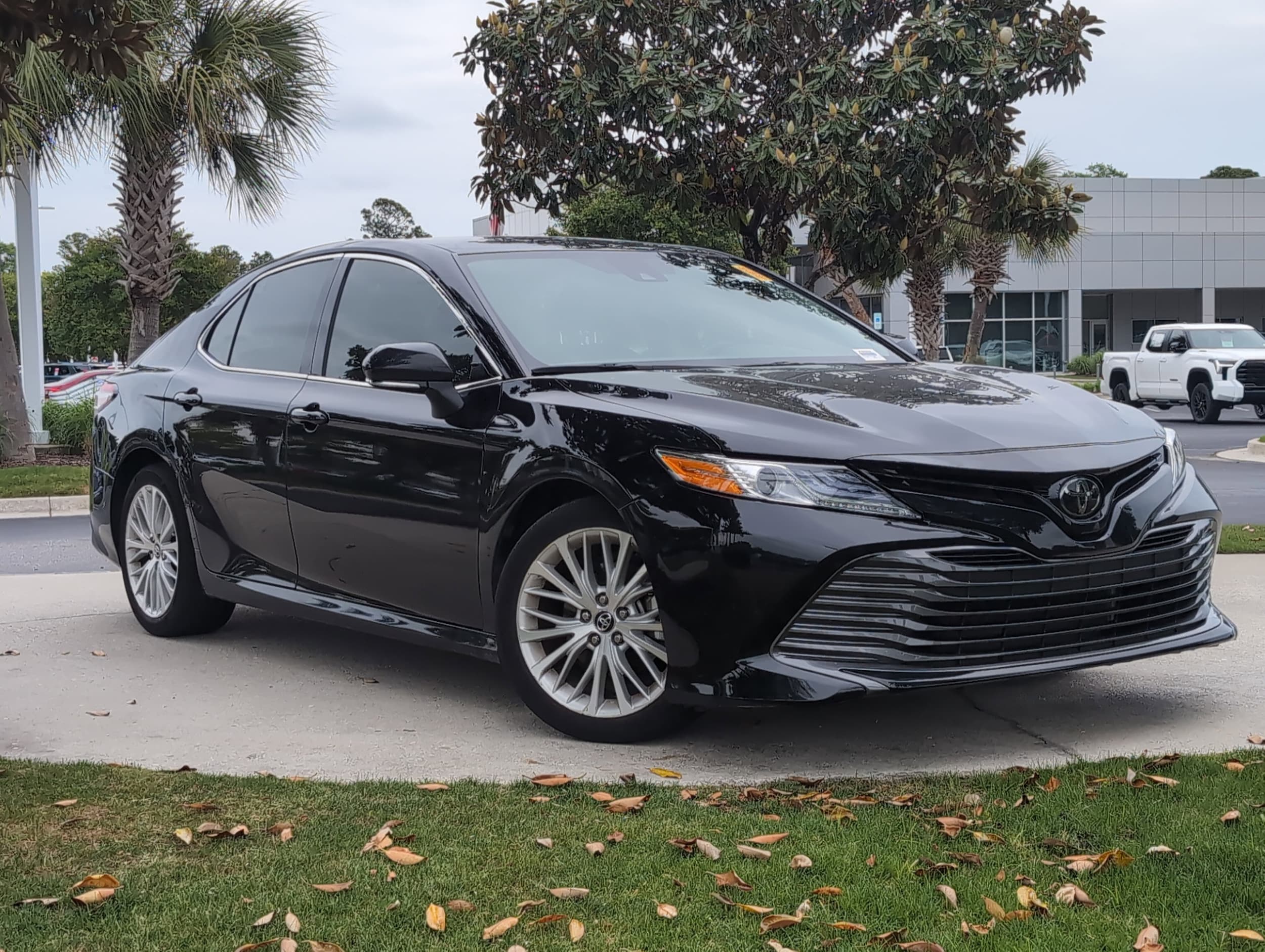 2020 Toyota Camry XLE photo 2