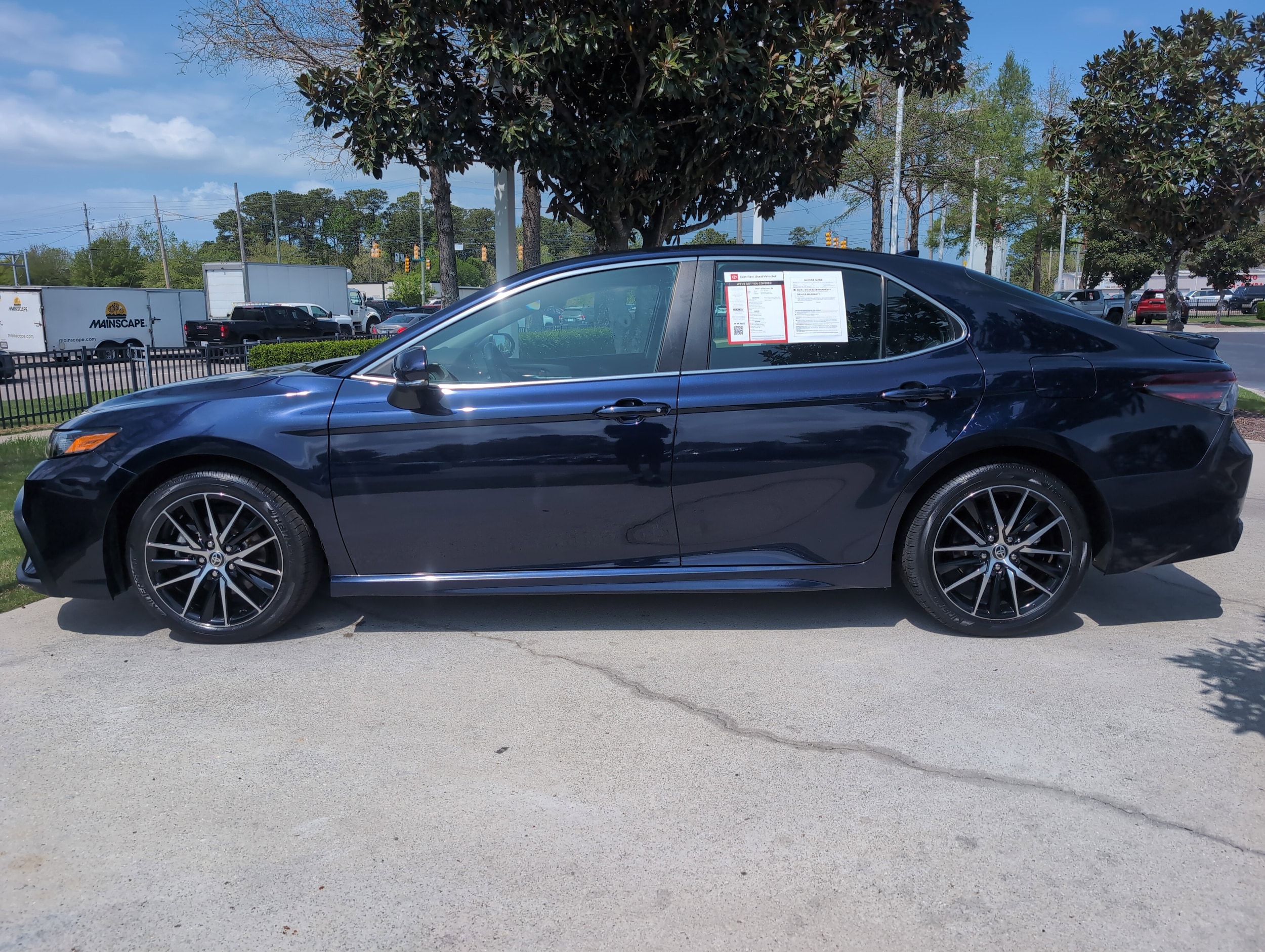 2022 Toyota Camry SE photo 3