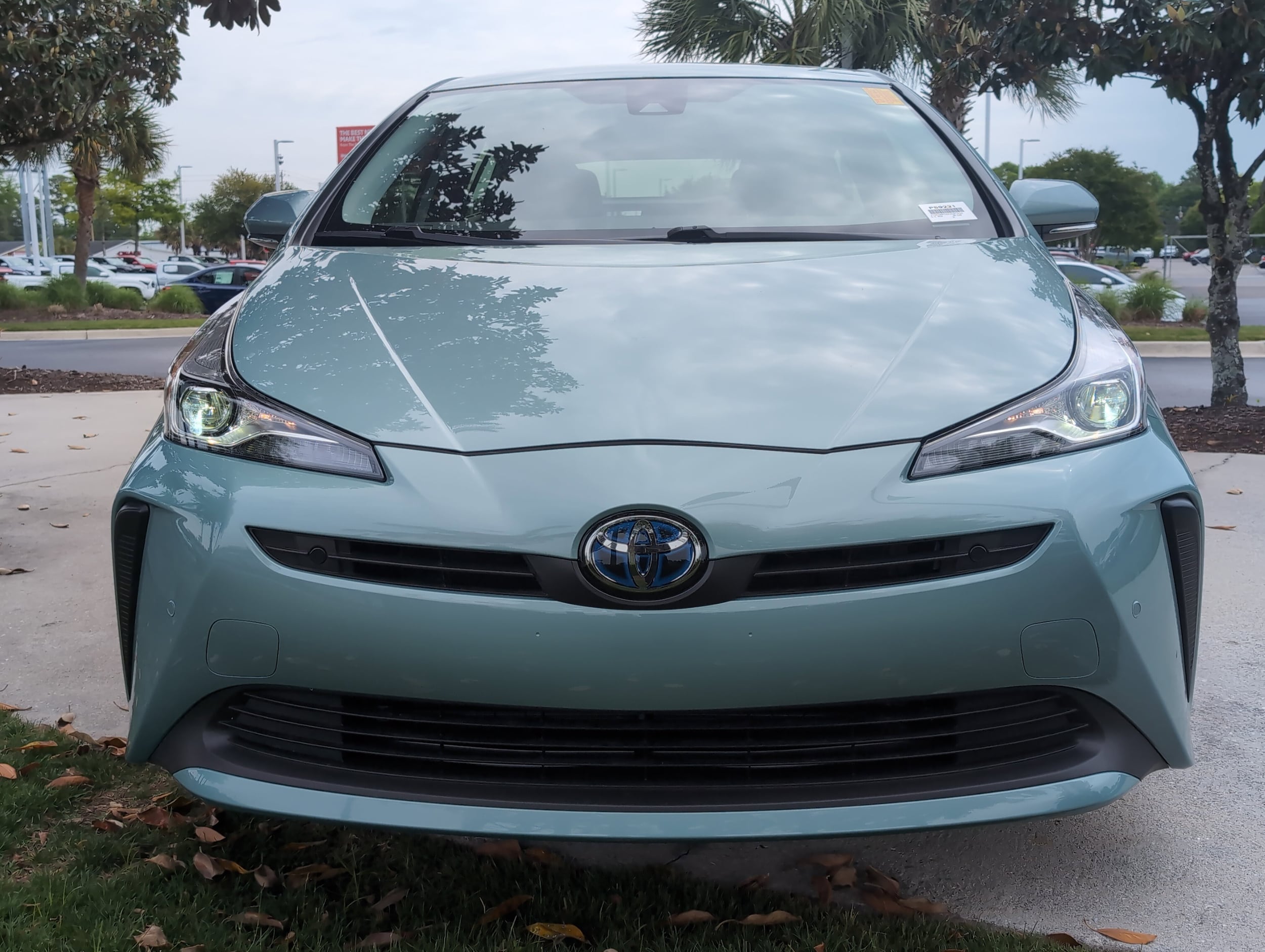 2022 Toyota Prius LE photo 3