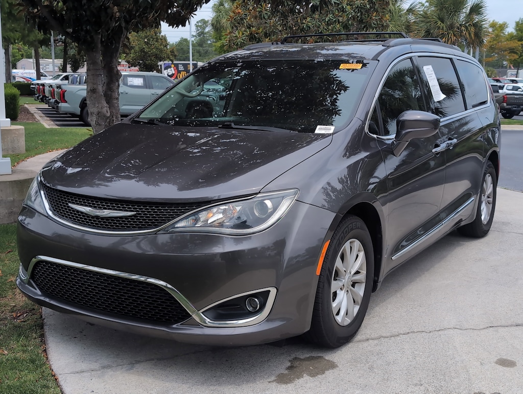 Used 2017 Chrysler Pacifica Touring-L Minivan