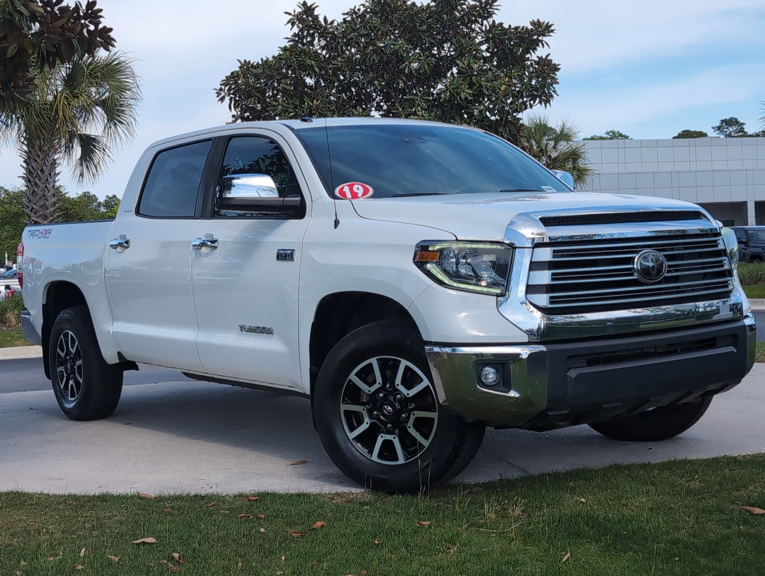 2019 Toyota Tundra 4WD Limited photo 2