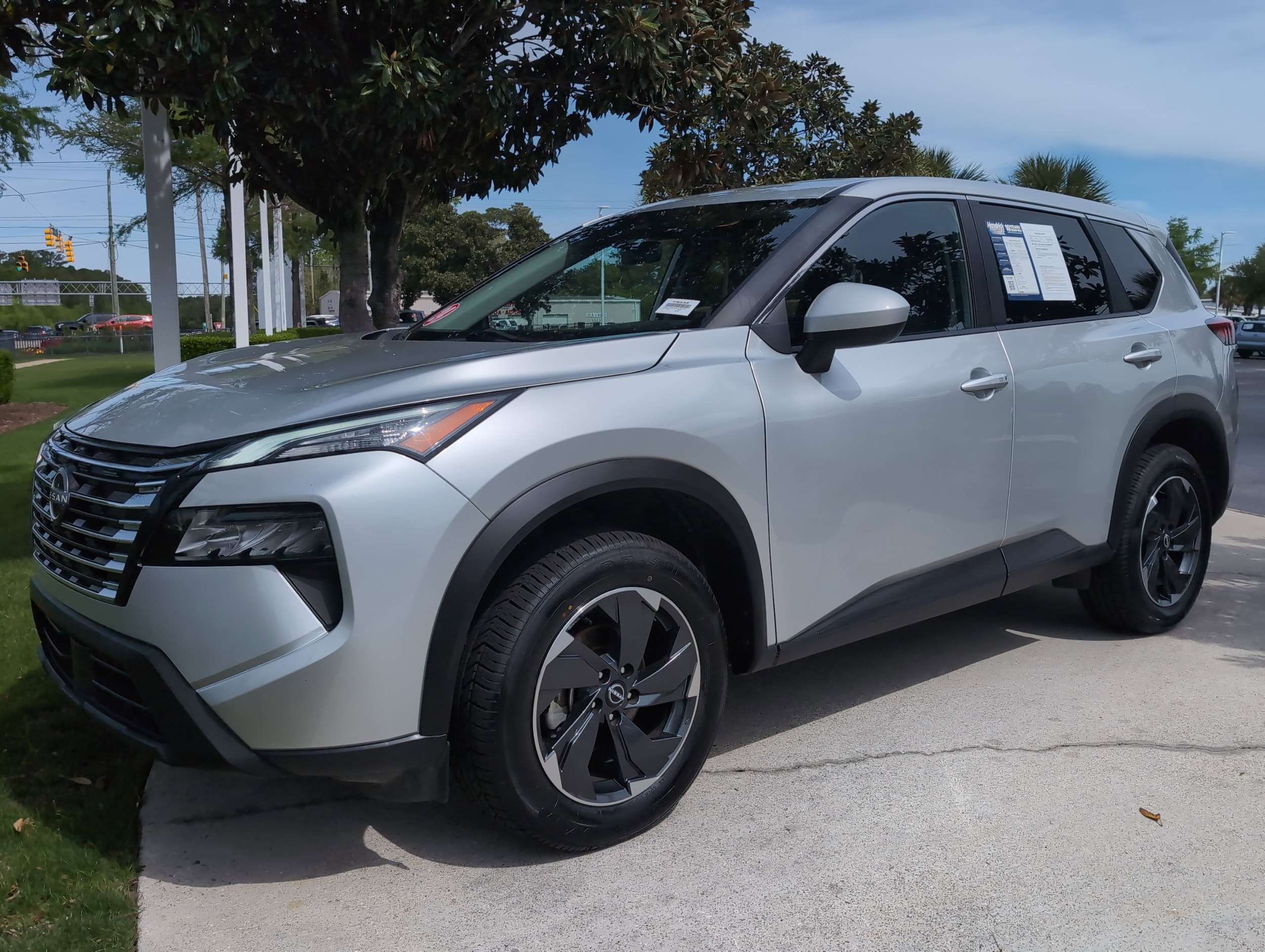 2024 Nissan Rogue SV photo 4