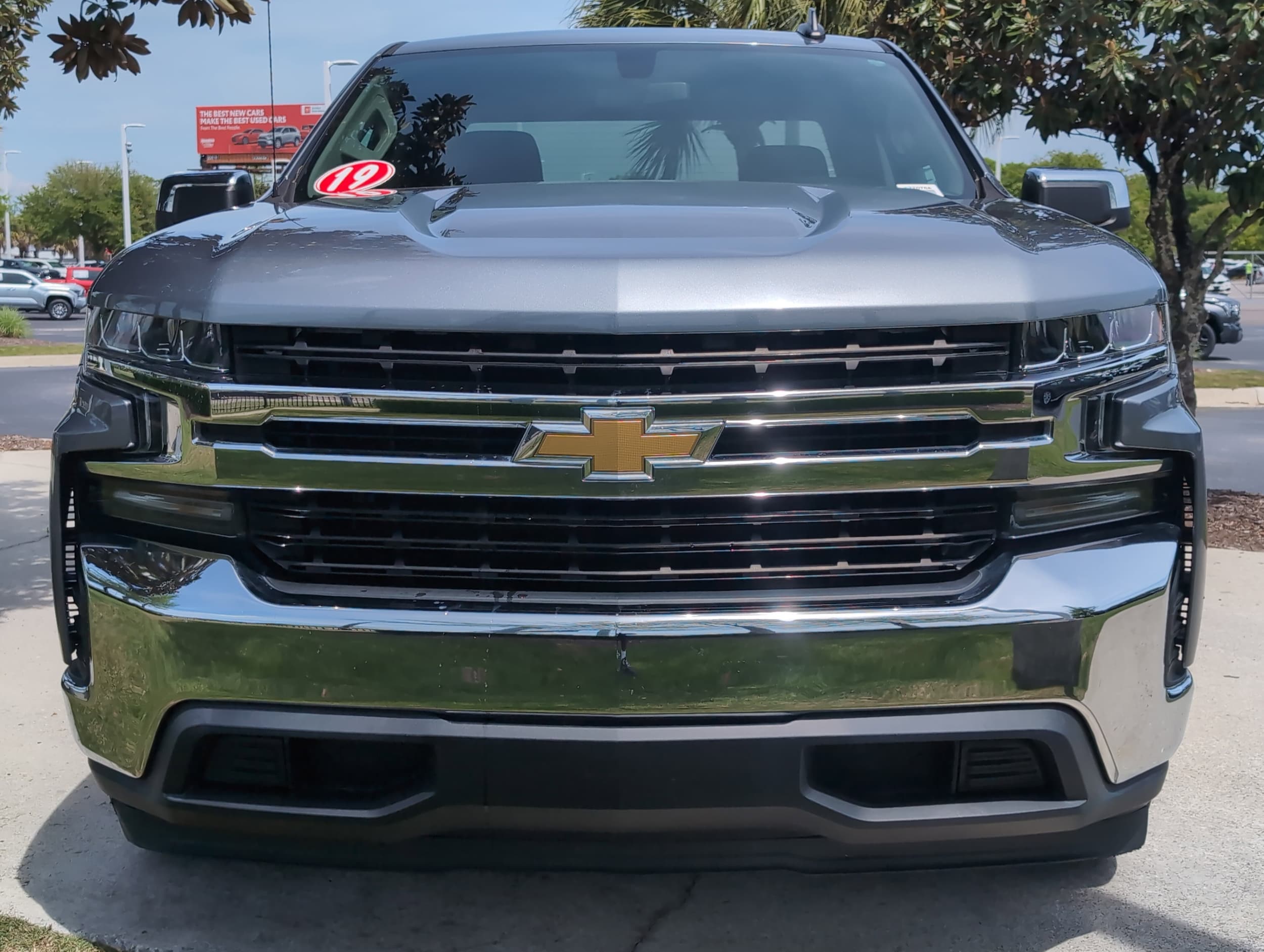 2019 Chevrolet Silverado 1500 LT photo 2