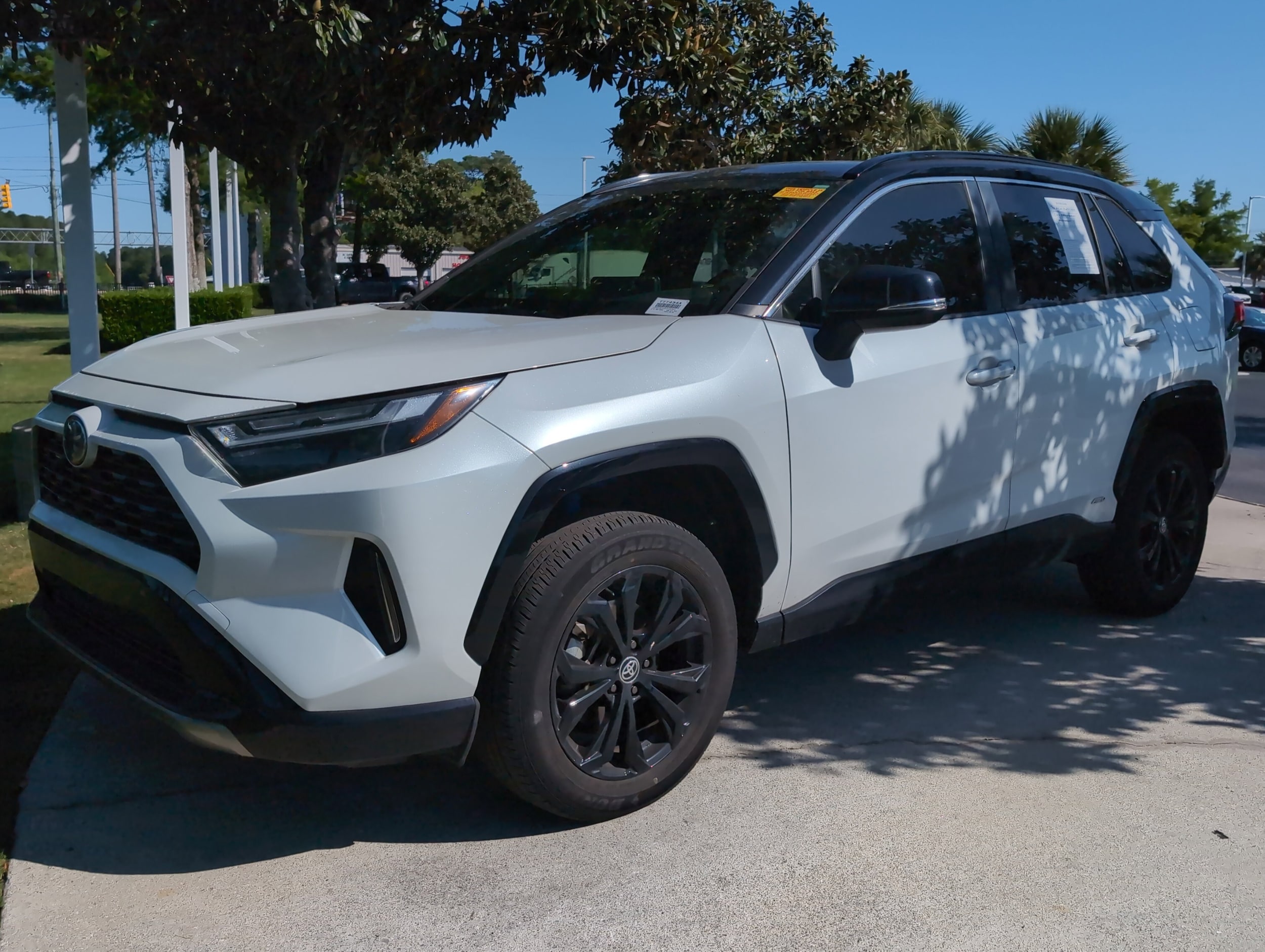 2023 Toyota RAV4 Hybrid XSE photo 5
