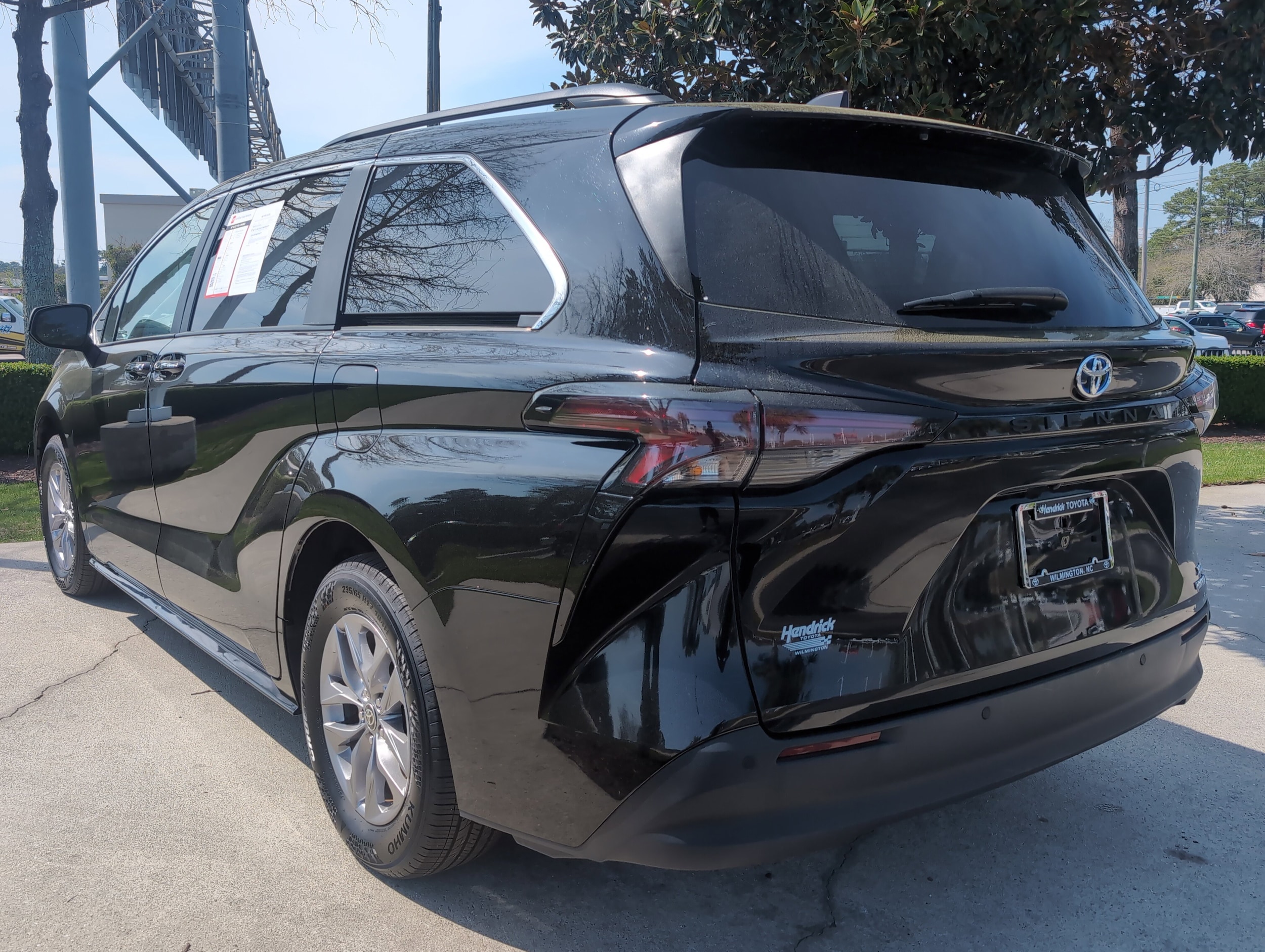 2024 Toyota Sienna XLE photo 6