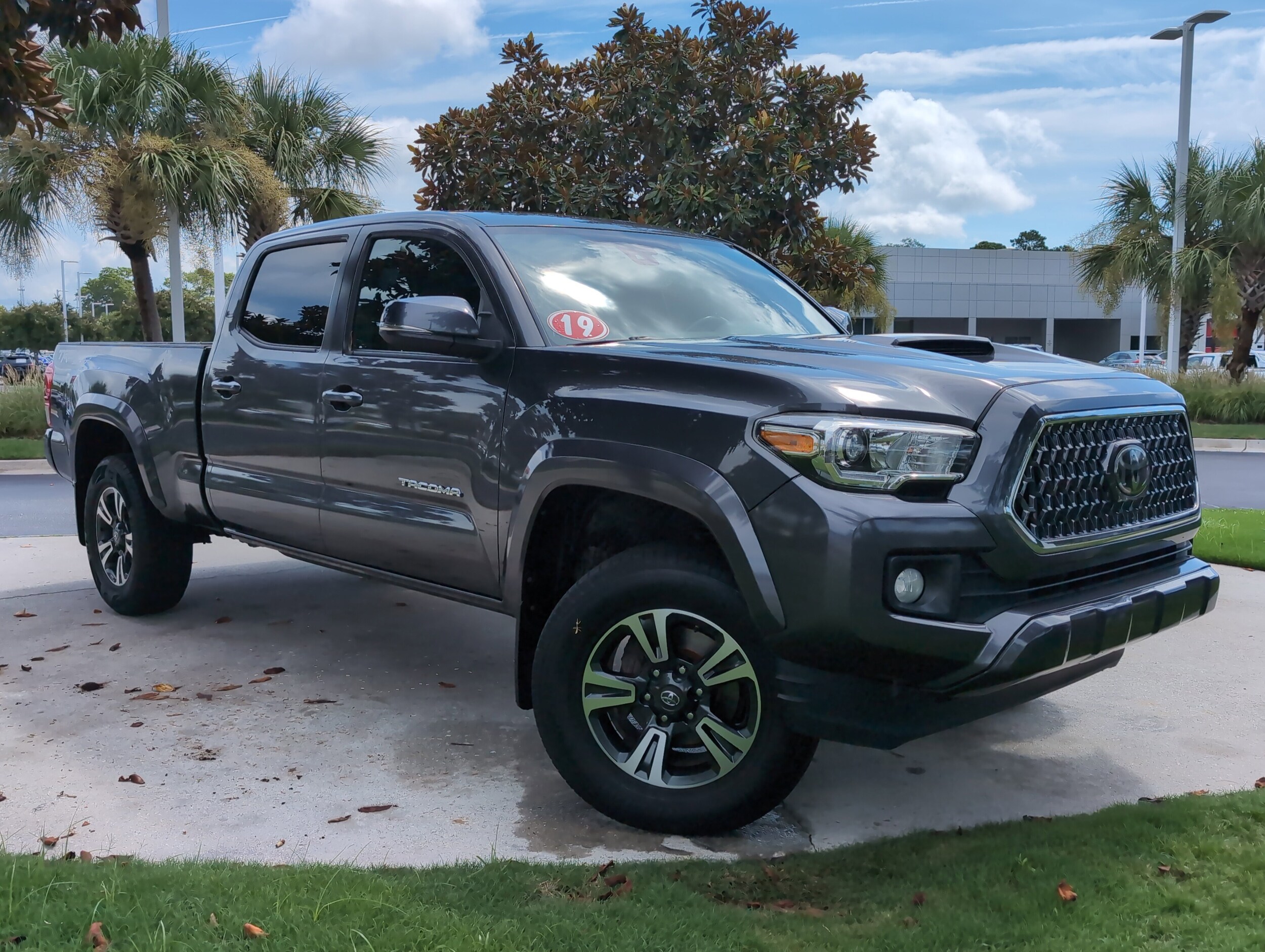 2019 Toyota Tacoma TRD Sport V6 photo 2