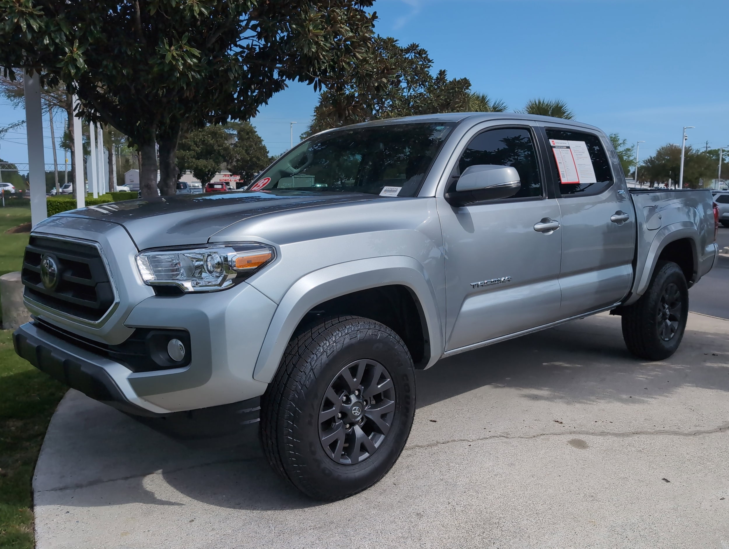 2023 Toyota Tacoma 4WD SR5 photo 4