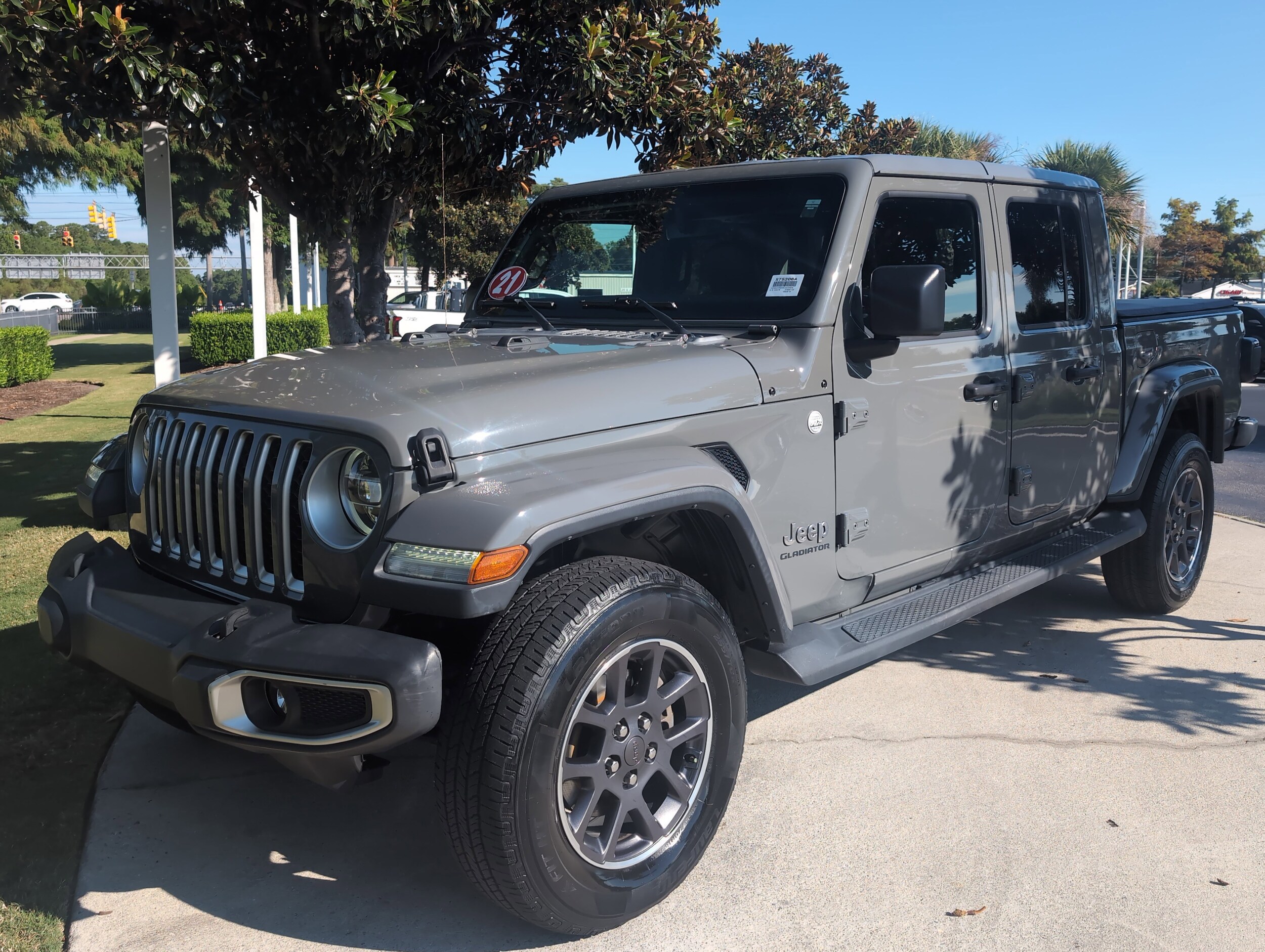 2021 Jeep Gladiator Overland photo 2