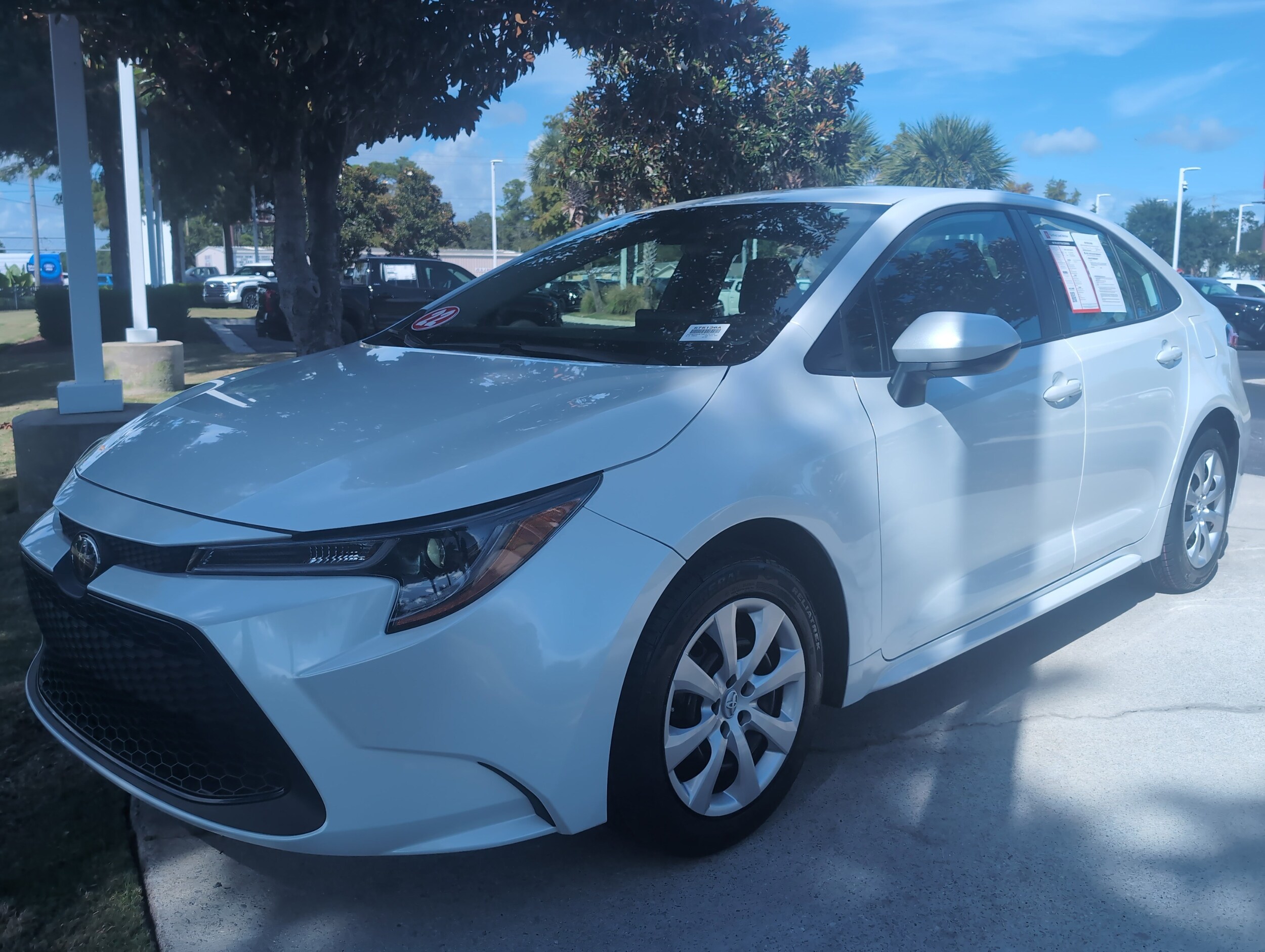 2022 Toyota Corolla LE photo 3