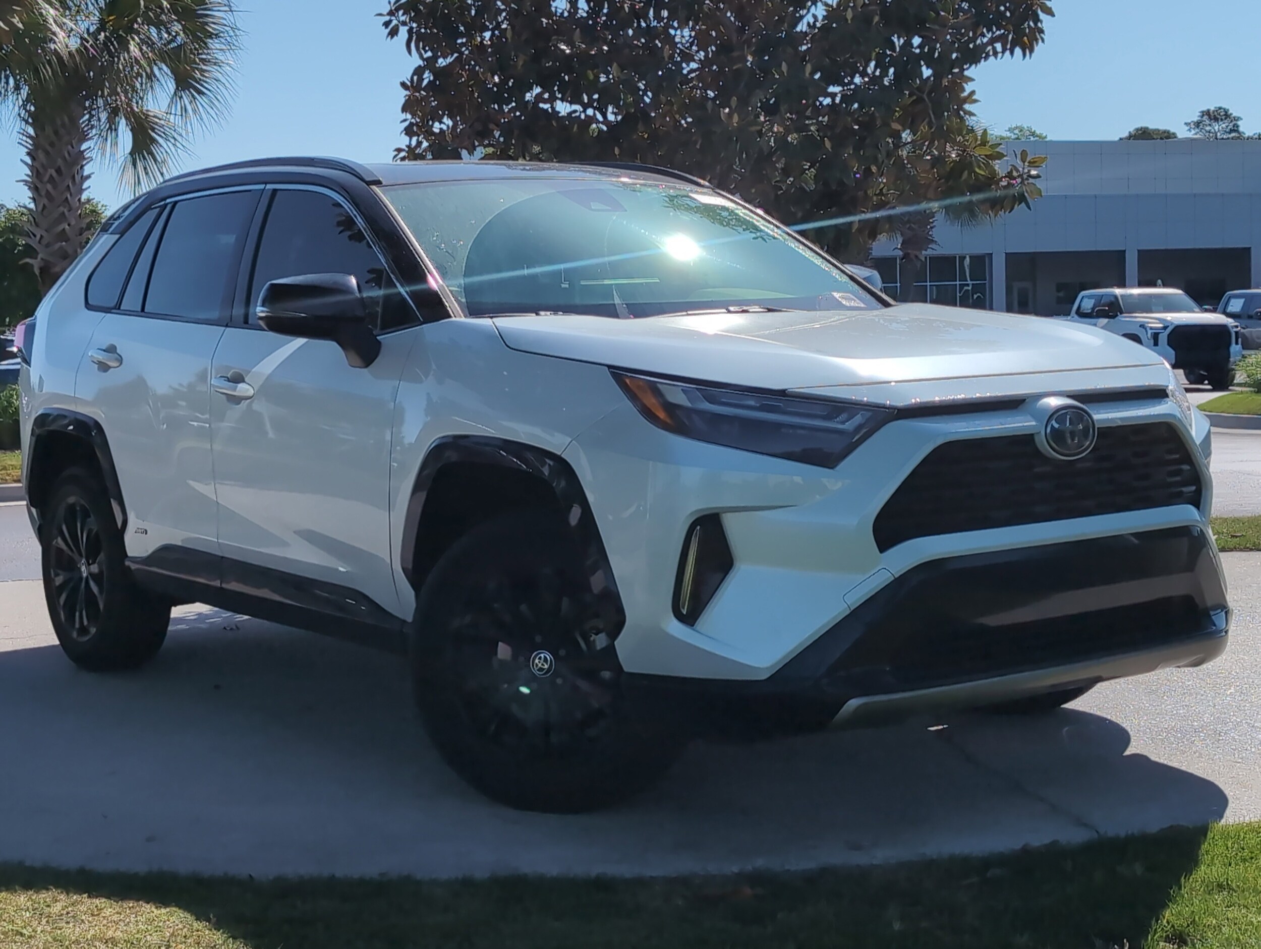 2023 Toyota RAV4 Hybrid XSE photo 2