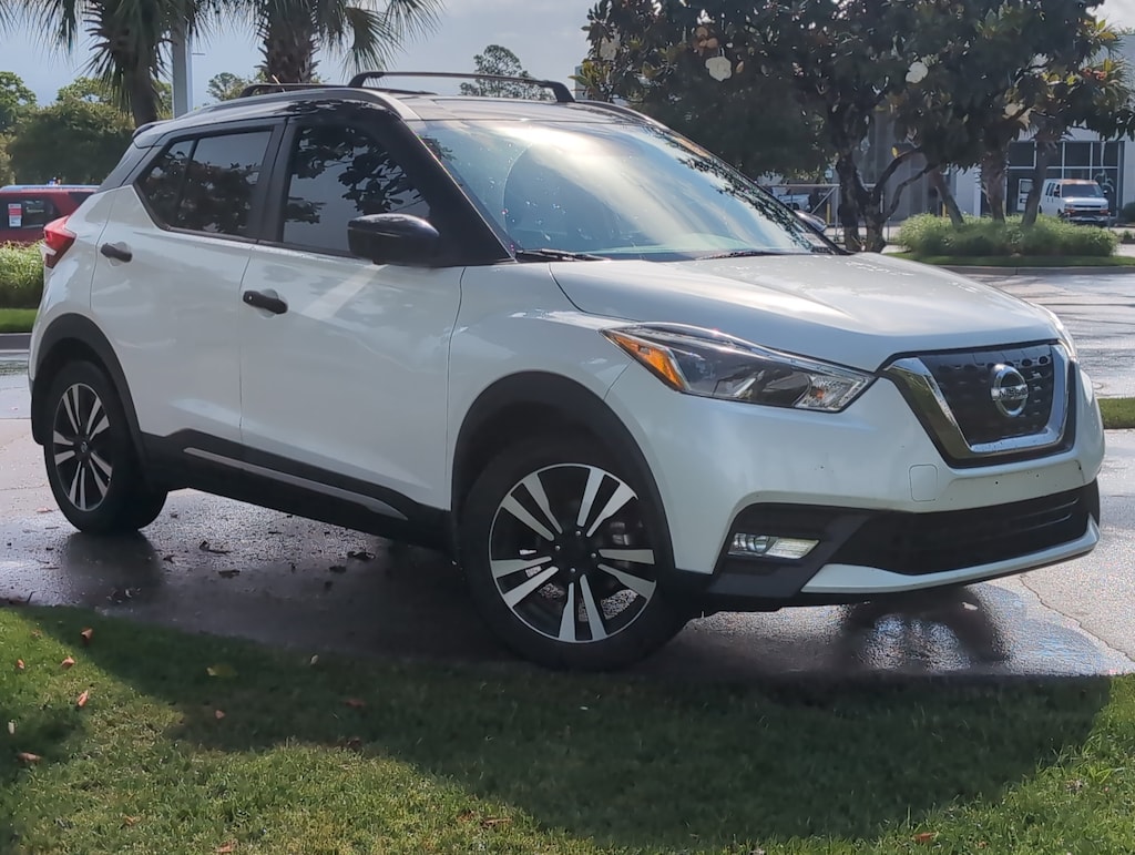 Used 2018 Nissan Kicks SR SUV
