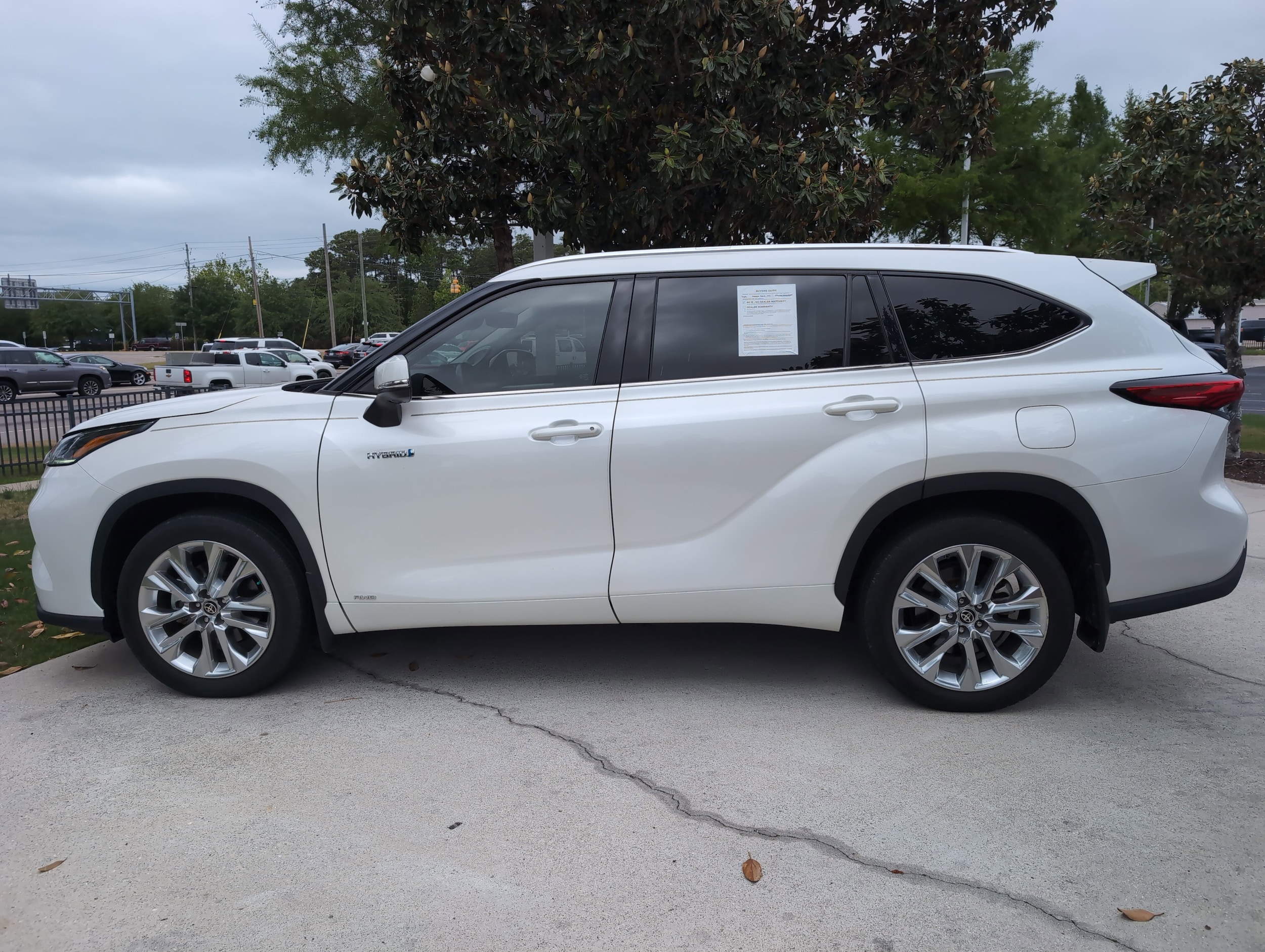 2021 Toyota Highlander Hybrid Limited photo 6