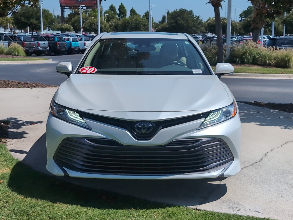 Used 2020 Toyota Camry Hybrid XLE Sedan