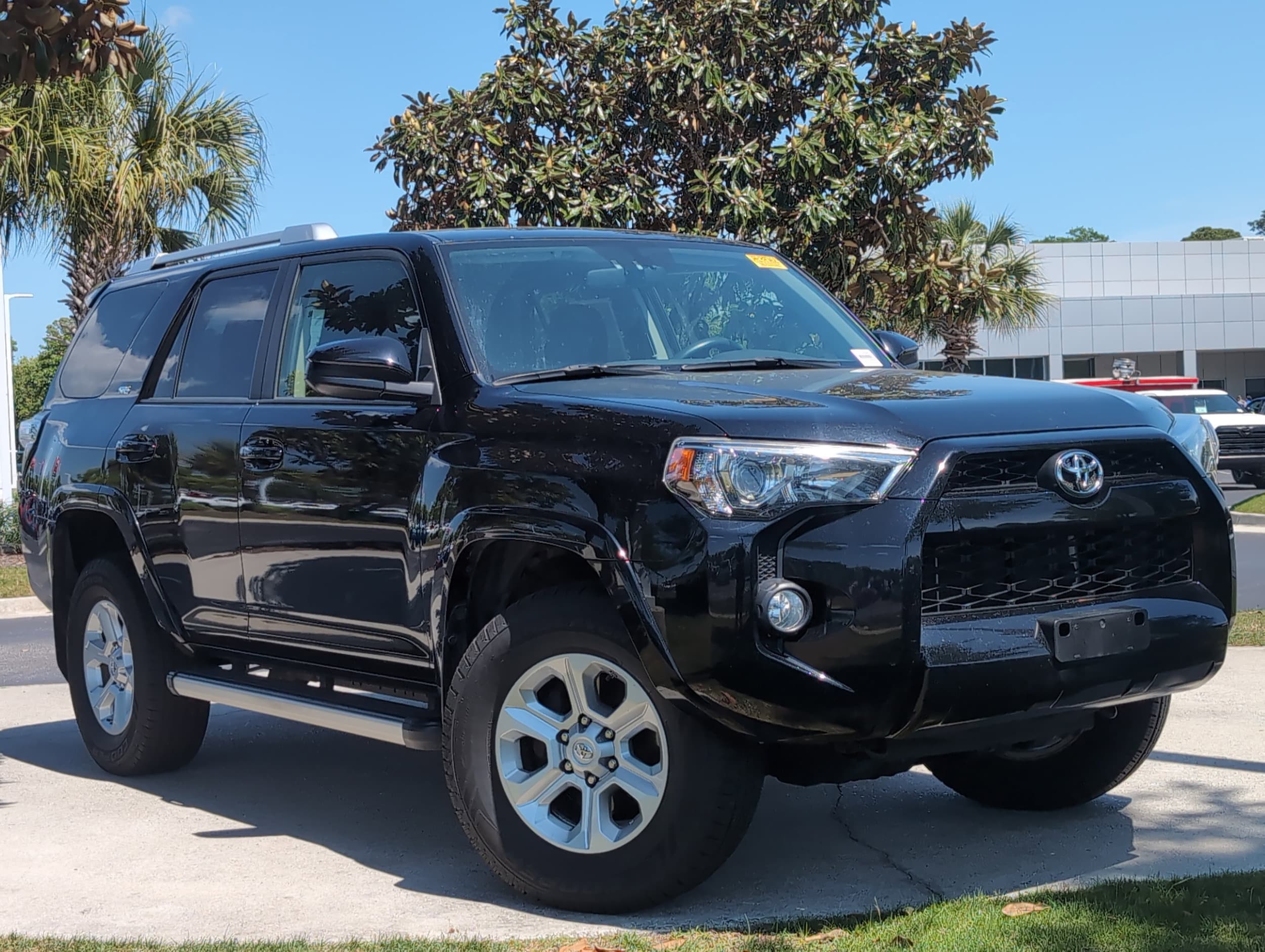 2016 Toyota 4Runner SR5 photo 2