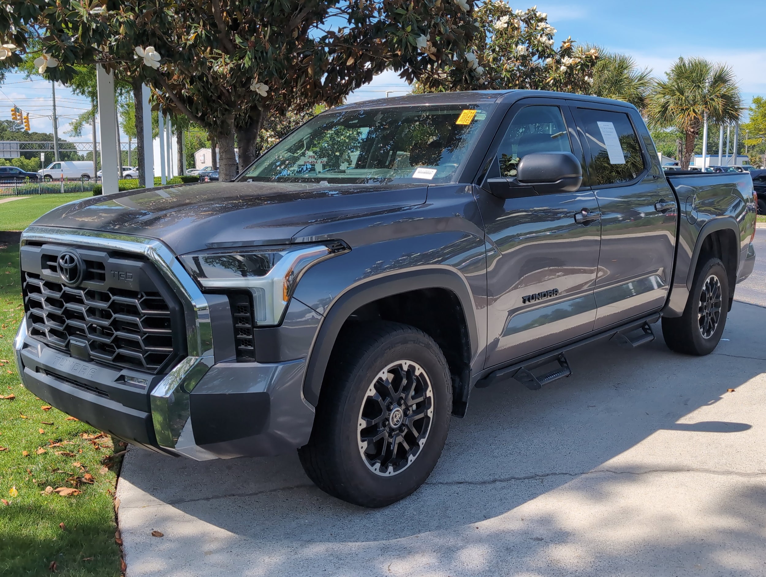 2023 Toyota Tundra 4WD SR5 photo 5
