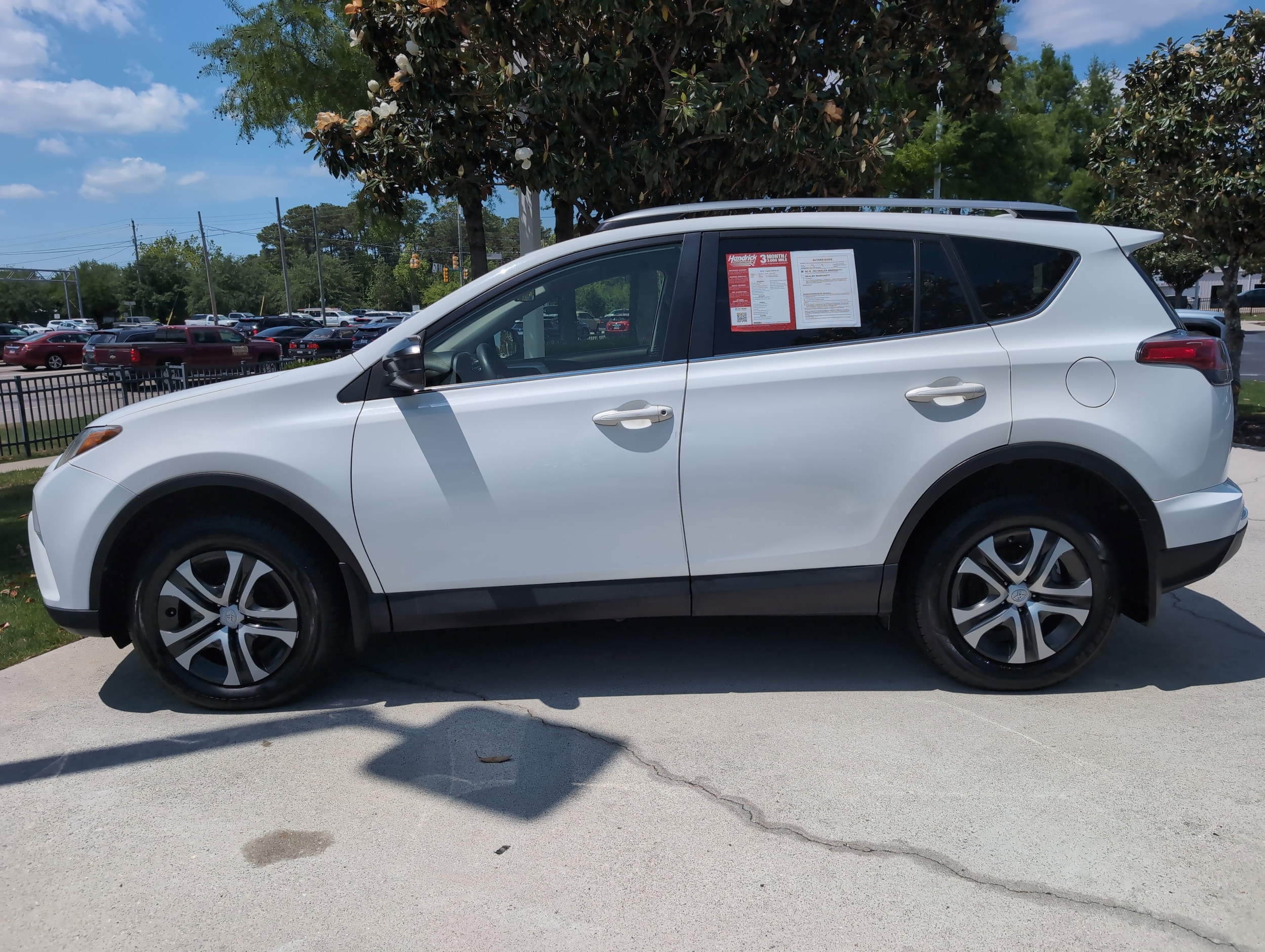 2018 Toyota RAV4 LE photo 6
