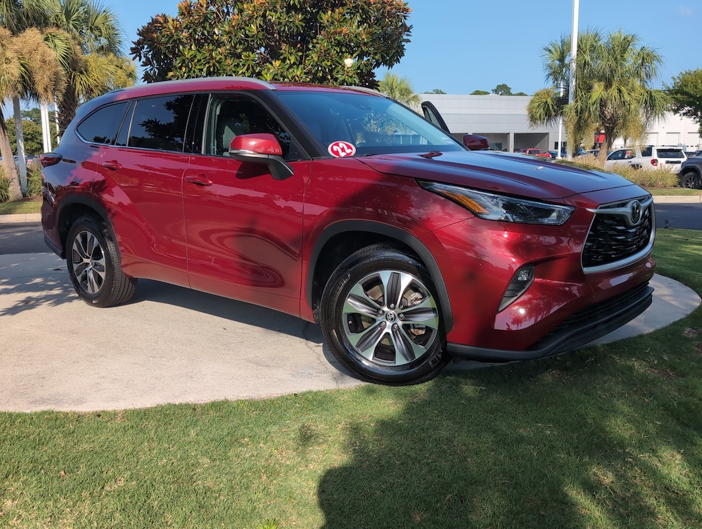 Used 2022 Toyota Highlander XLE SUV