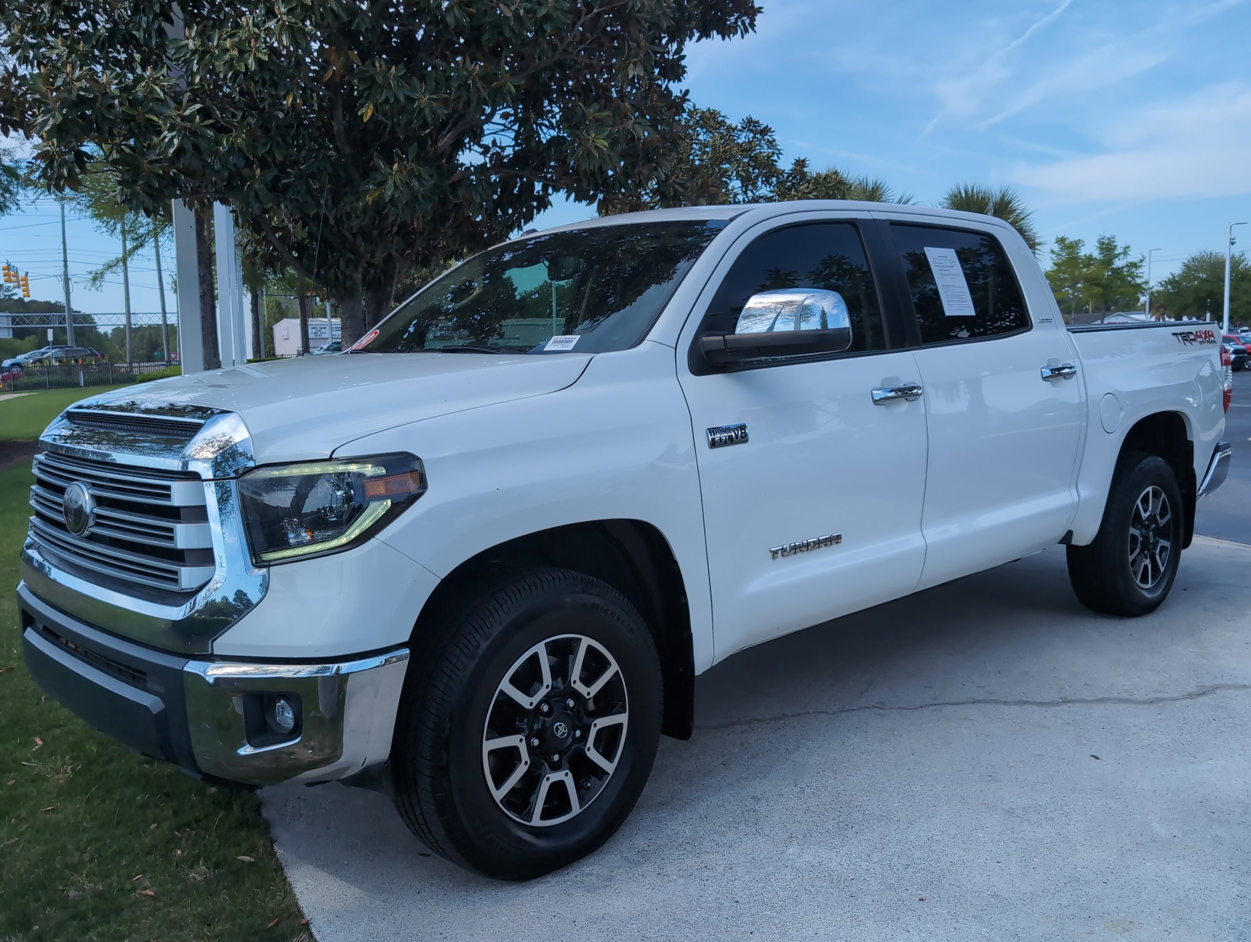 2019 Toyota Tundra 4WD Limited photo 5