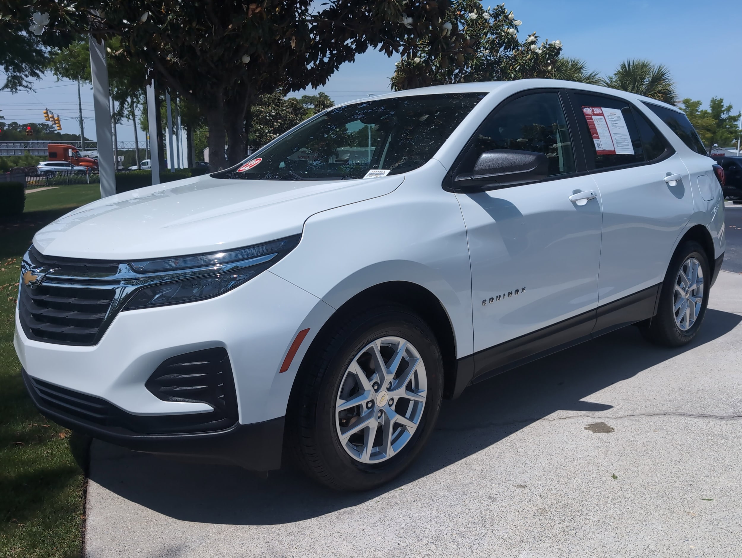 2022 Chevrolet Equinox LS photo 4