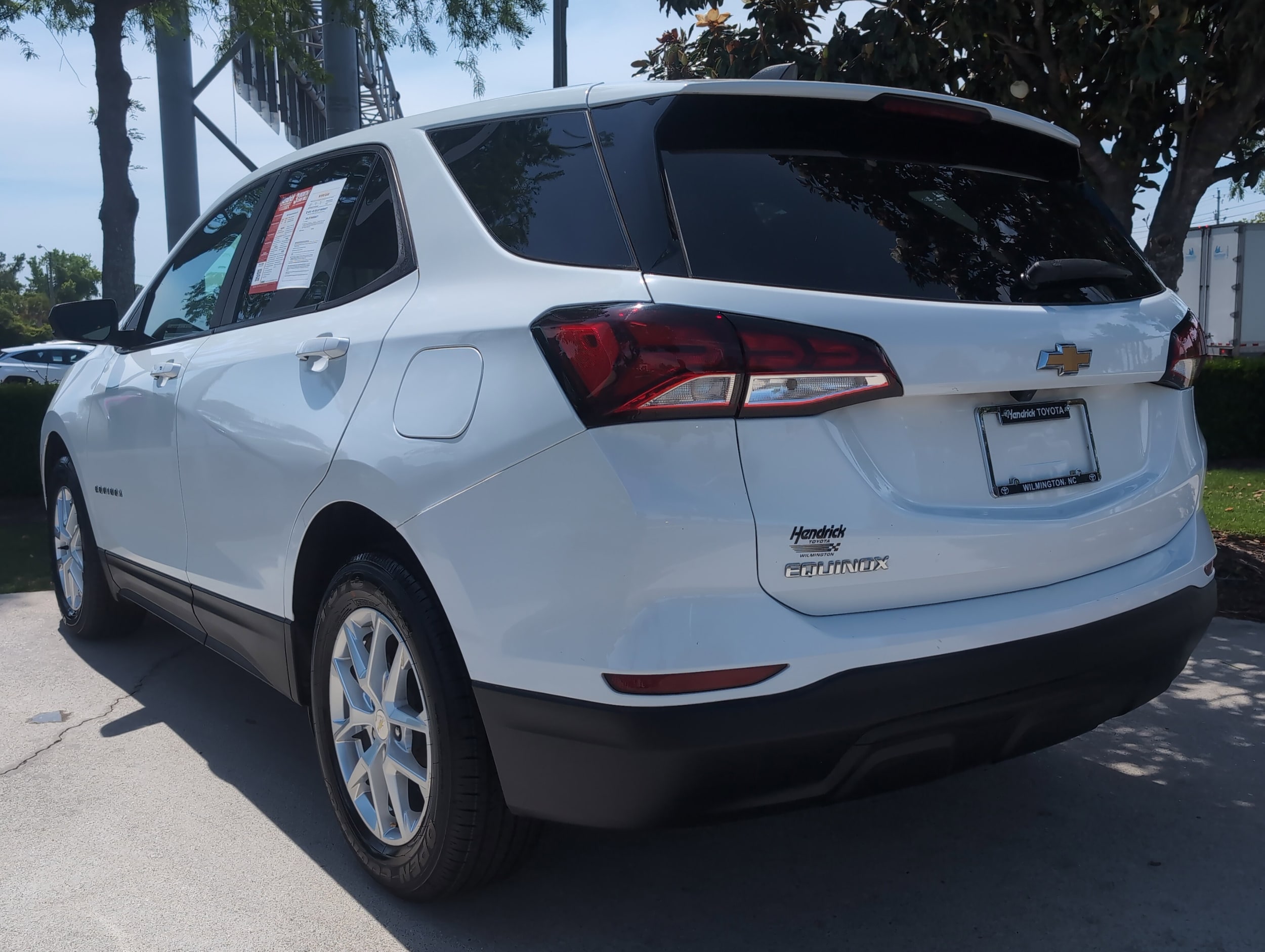 2022 Chevrolet Equinox LS photo 3