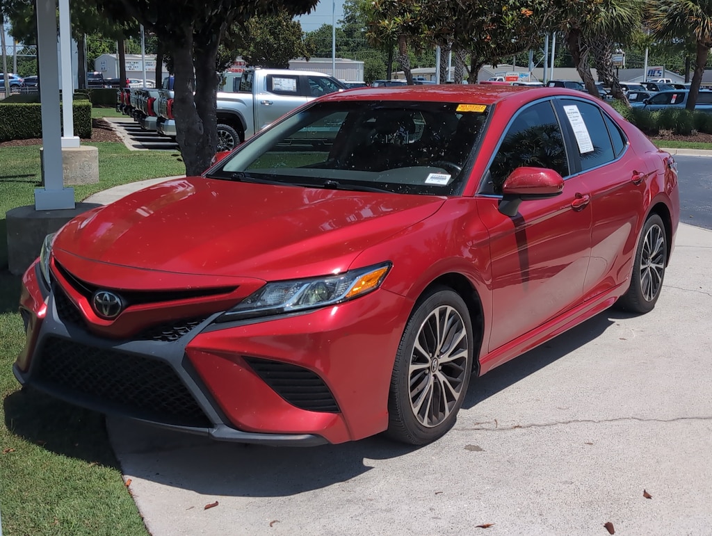 Used 2019 Toyota Camry SE Sedan