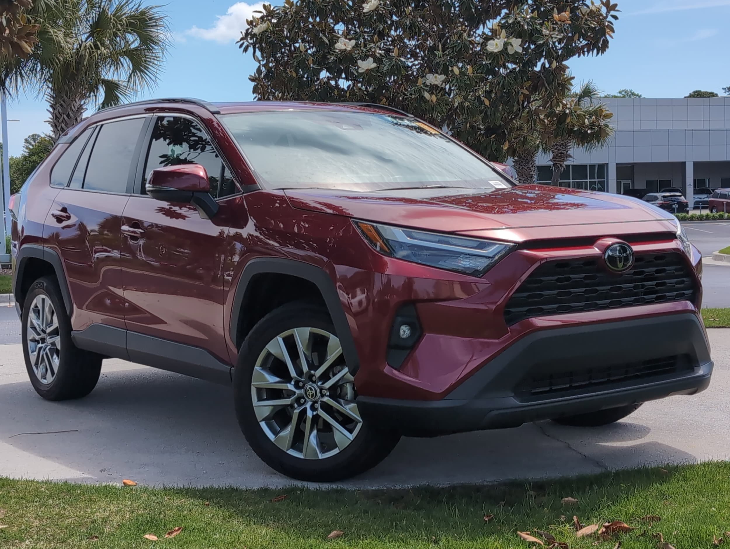 2023 Toyota RAV4 XLE Premium photo 2
