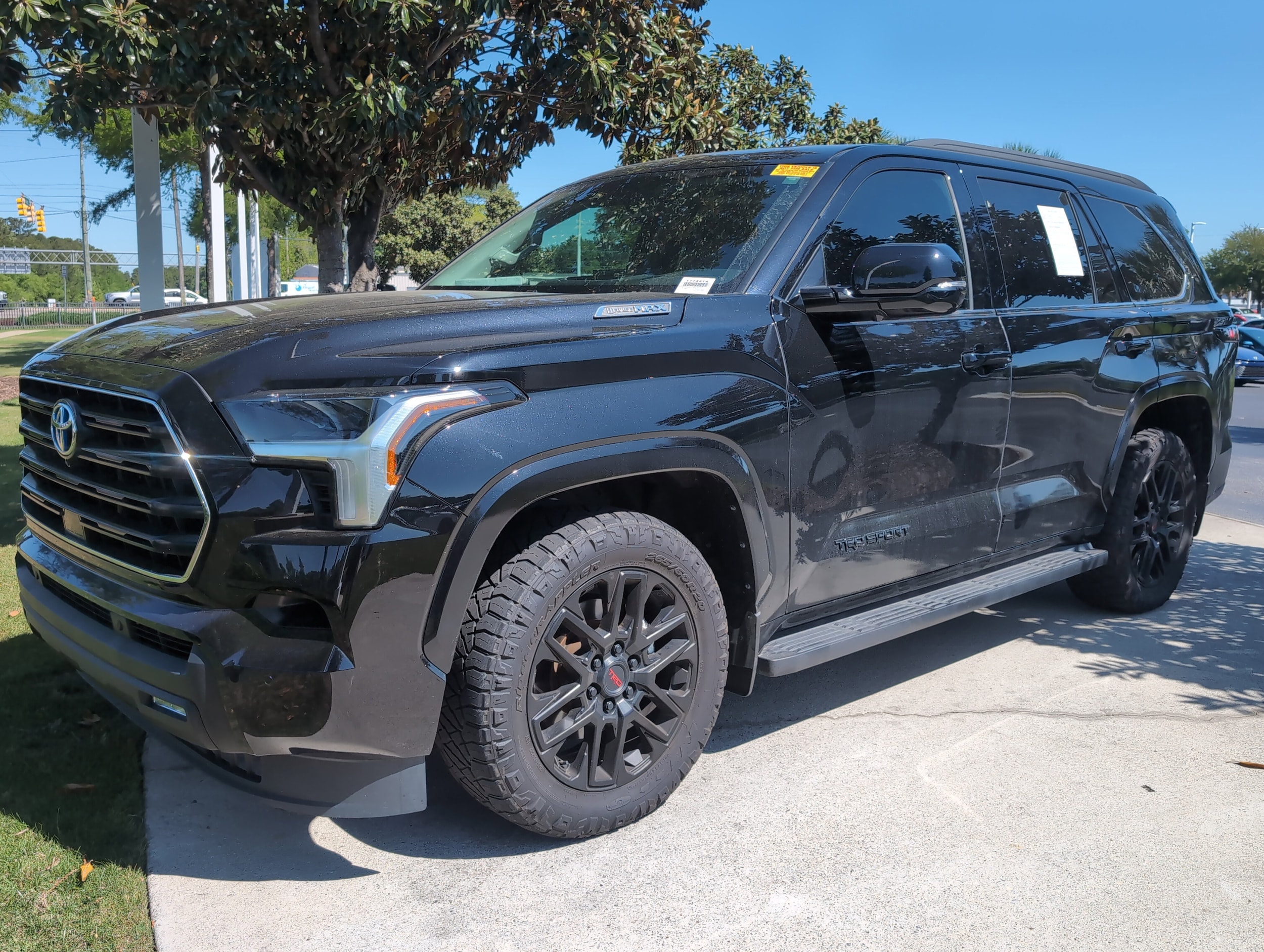 2024 Toyota Sequoia SR5 photo 5