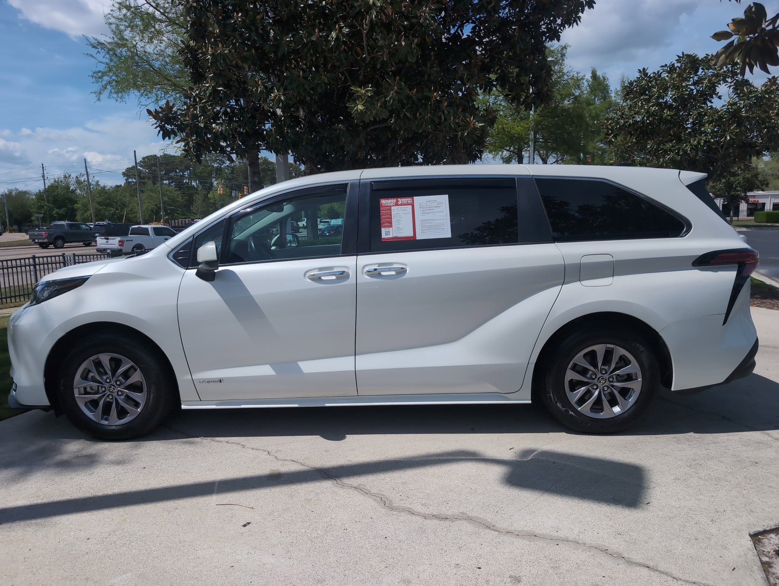 2021 Toyota Sienna XLE photo 5