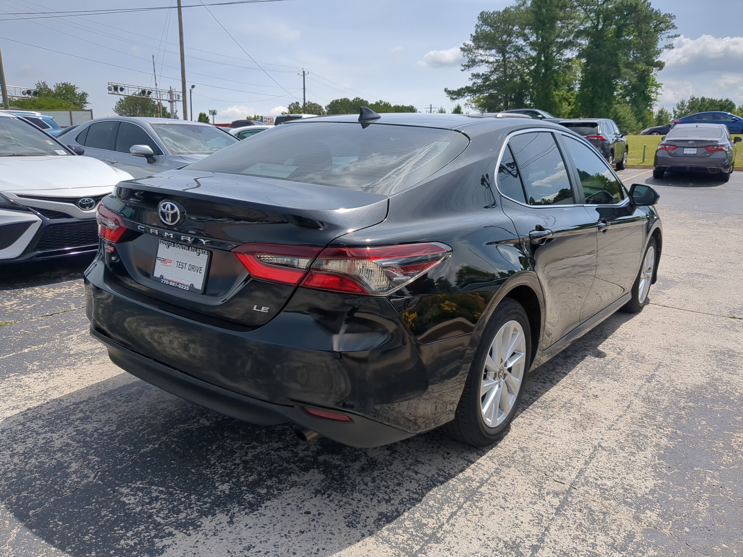 2023 Toyota Camry LE photo 4