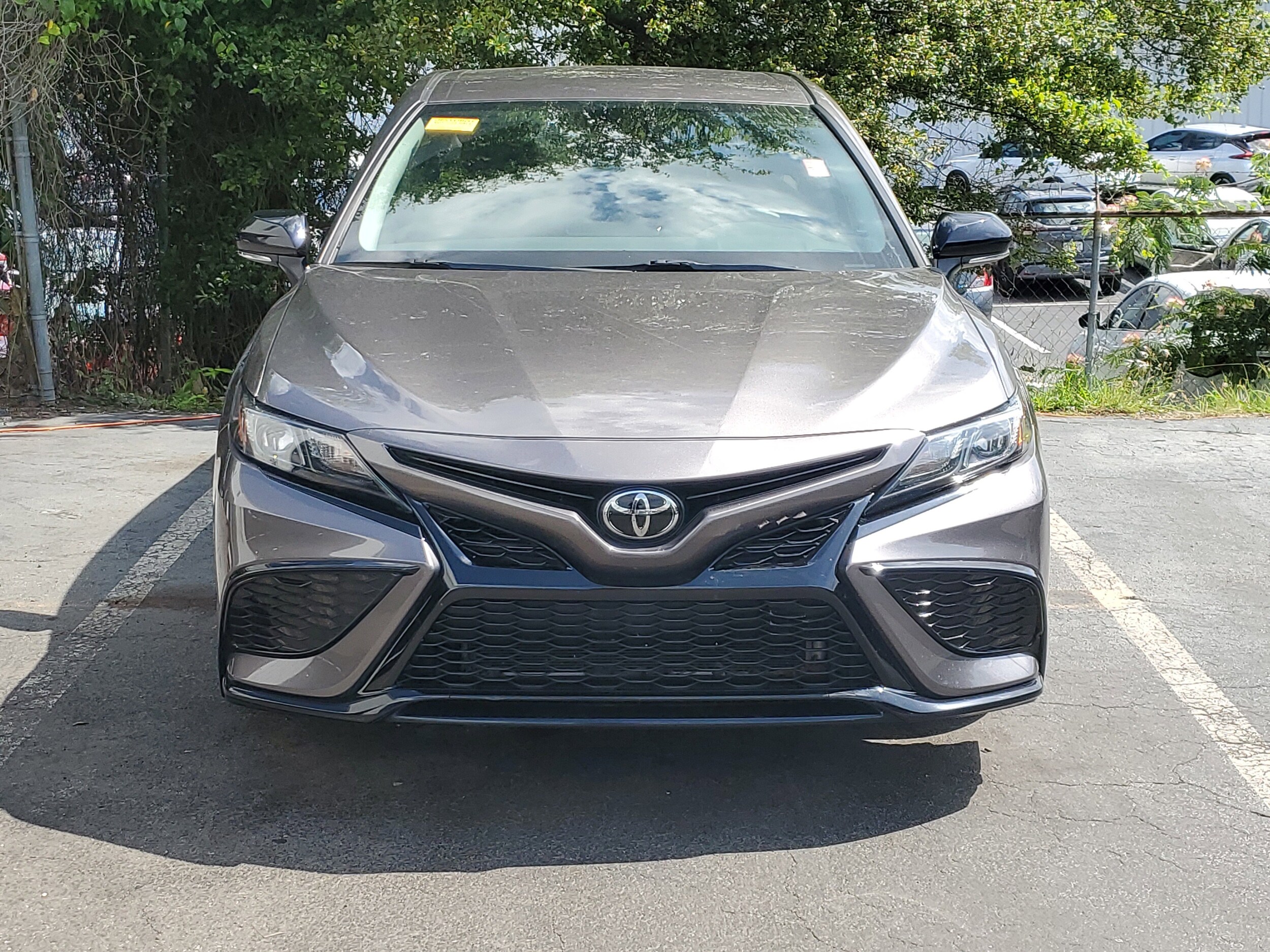 2022 Toyota Camry SE photo 2