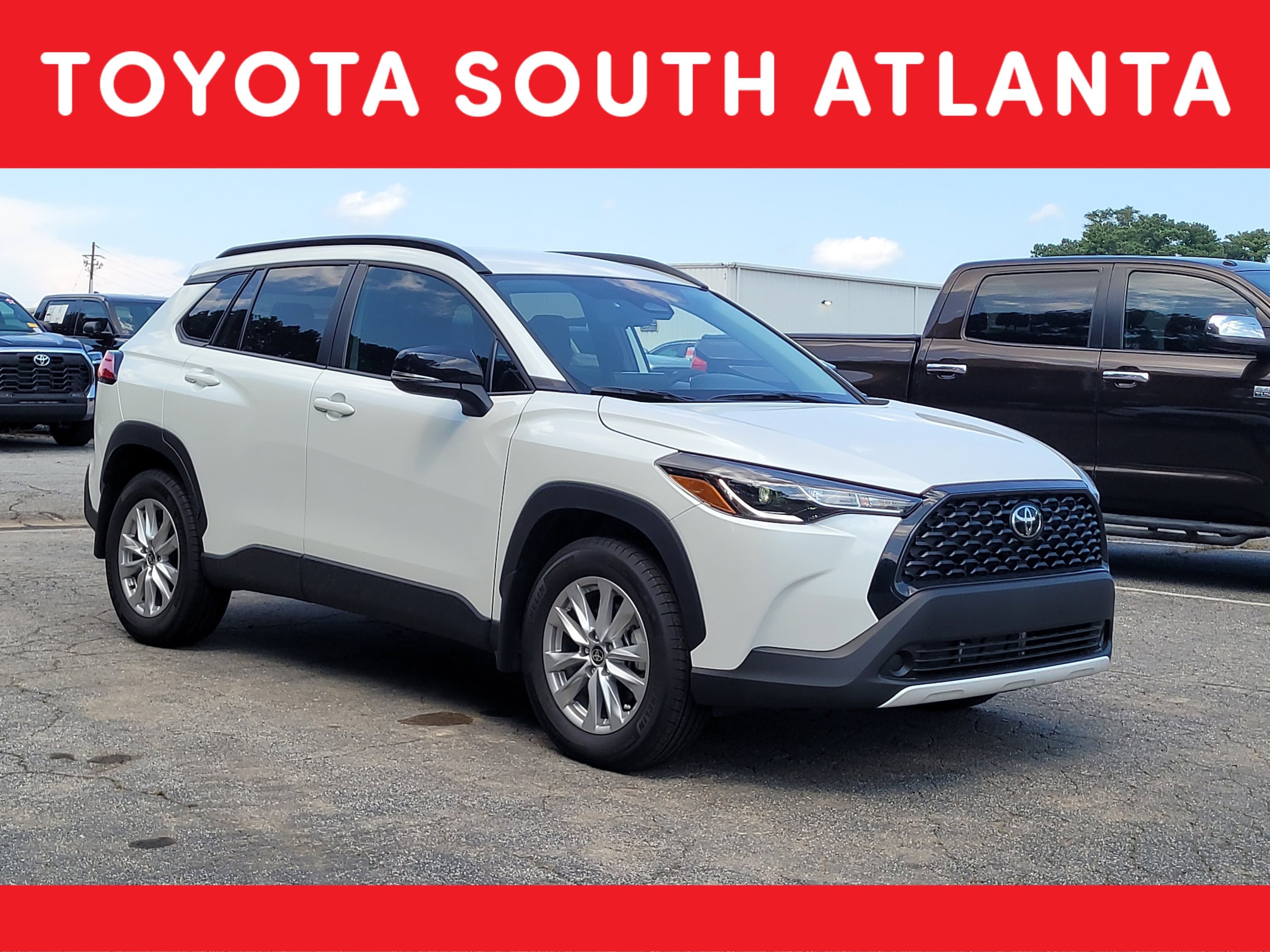 2025 Toyota Corolla Cross LE's photo